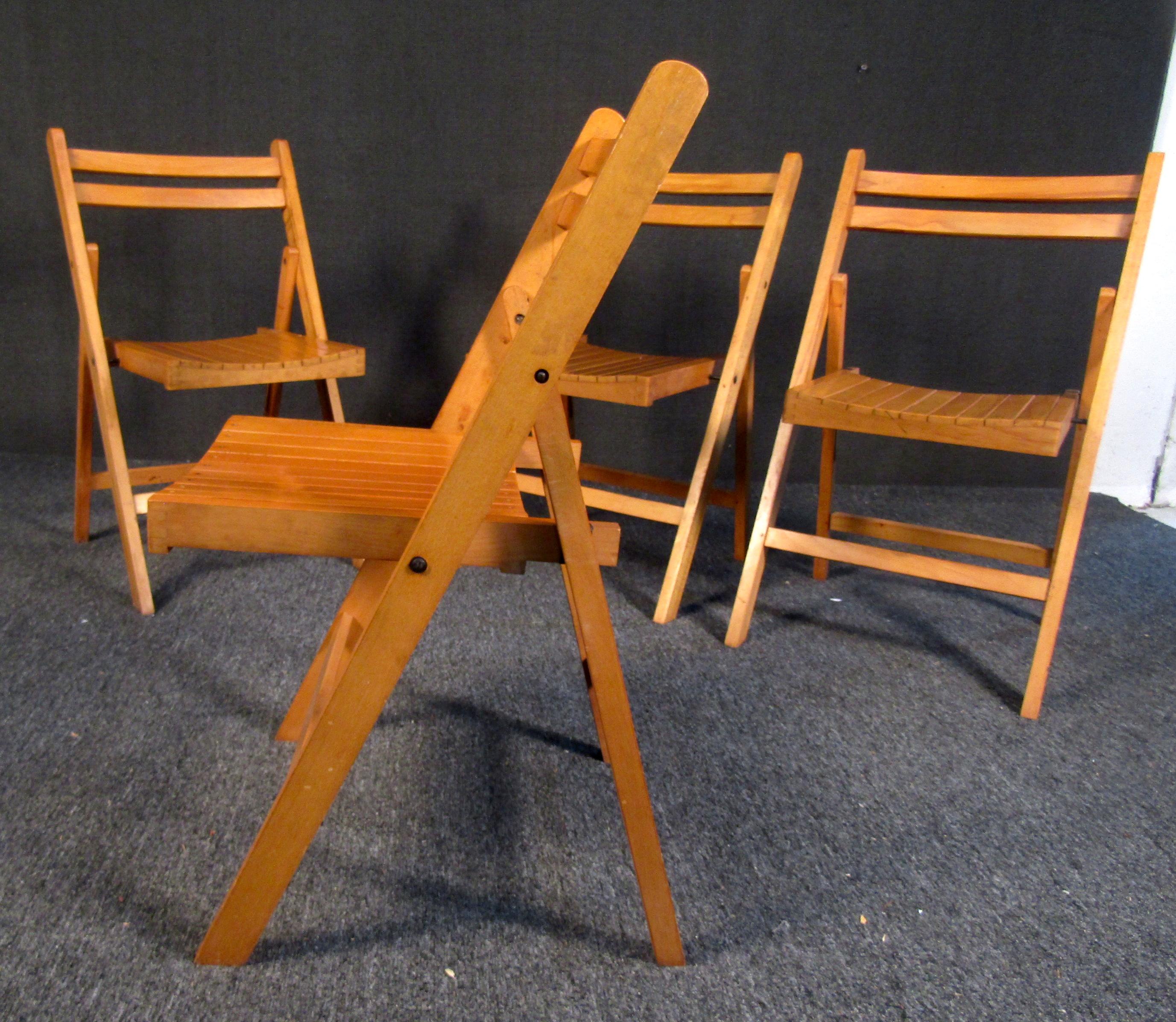Vintage Modern Slat Folding Chairs In Good Condition For Sale In Brooklyn, NY