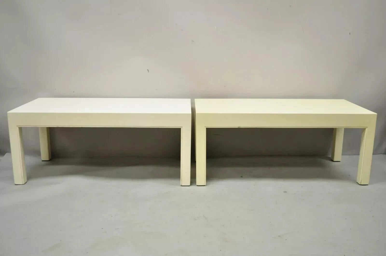 Paire de tables d'appoint vintage modernes à piédestal bas Parsons en bois massif laqué crème en vente 5