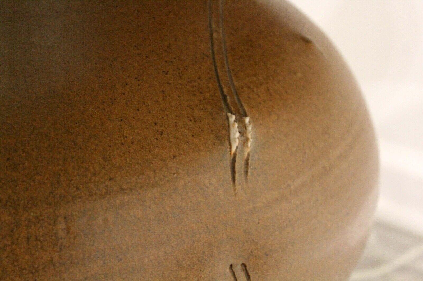 Grande lampe de bureau vintage moderne en poterie d'art céramique sur base en lucite, Studio Ceramic Bon état - En vente à Keego Harbor, MI