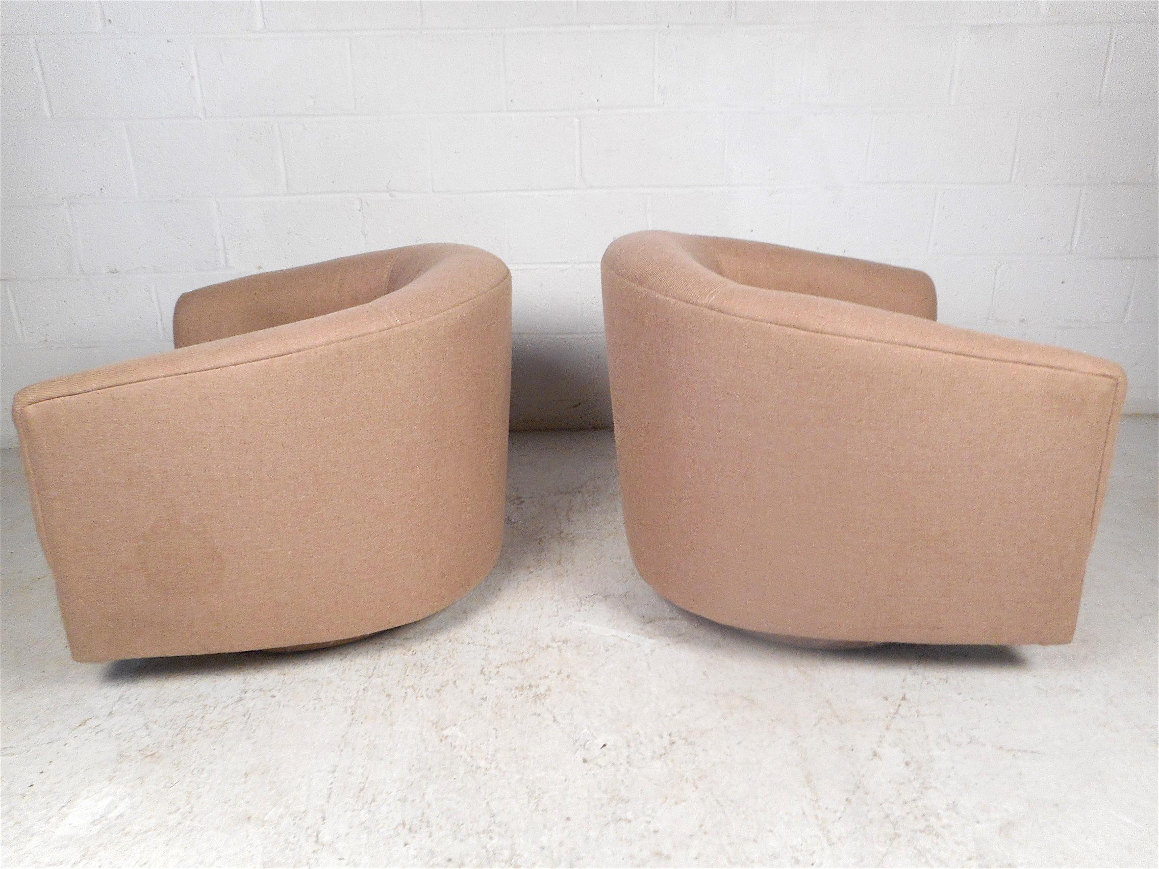 Cachet Furniture Sillones giratorios modernos Moderno de mediados de siglo en venta