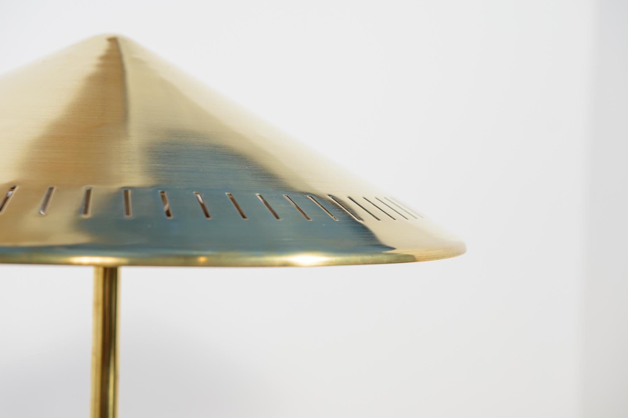 Lampe de table Vintage Modernity en laiton par Bent Karlby pour Lyfa, Danemark, 1956 en vente 5