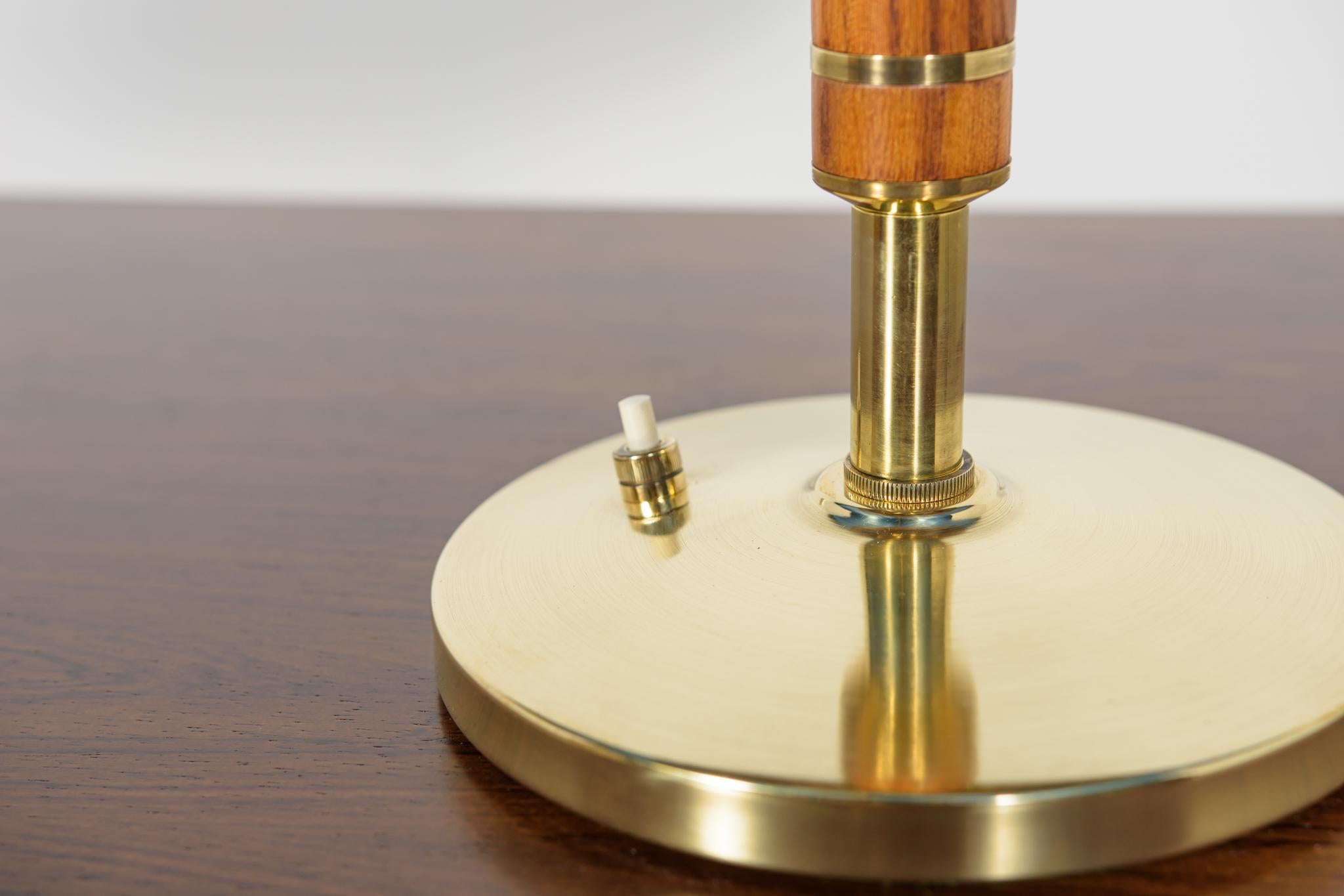 Lampe de table Vintage Modernity en laiton par Bent Karlby pour Lyfa, Danemark, 1956 en vente 8