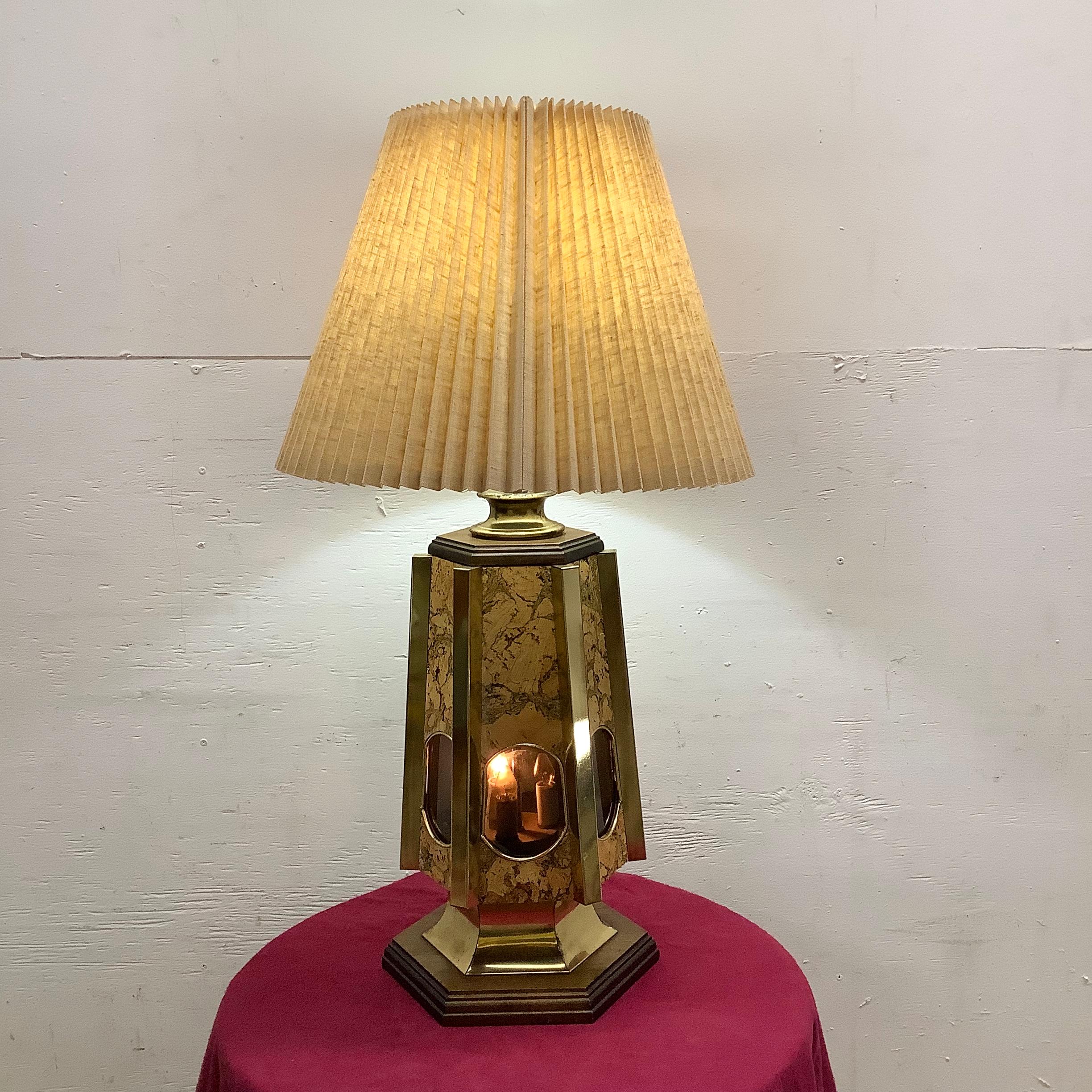 Mid-Century Modern Lampe de table moderne vintage en liège et laiton en vente
