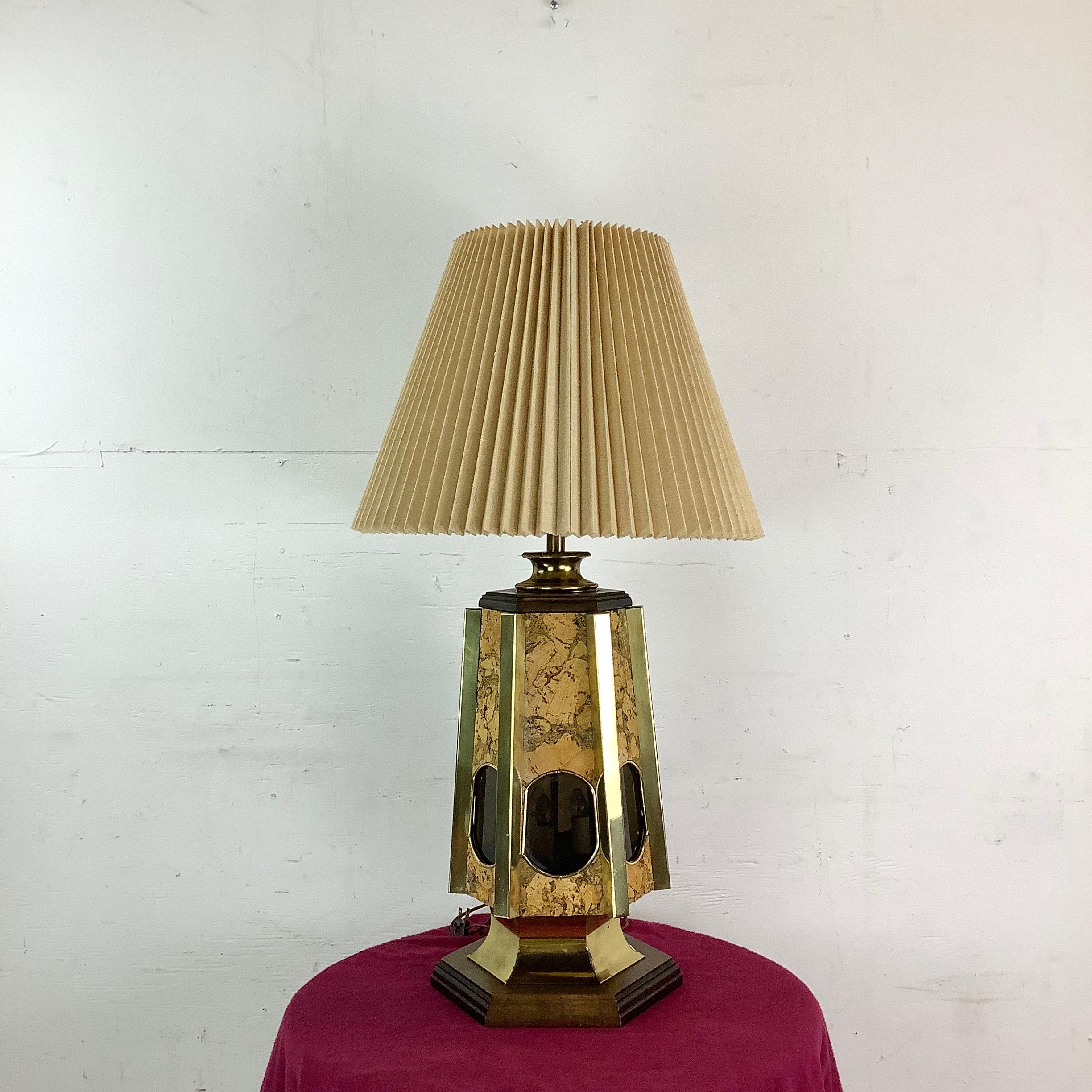 Lampe de table moderne vintage en liège et laiton Bon état - En vente à Trenton, NJ