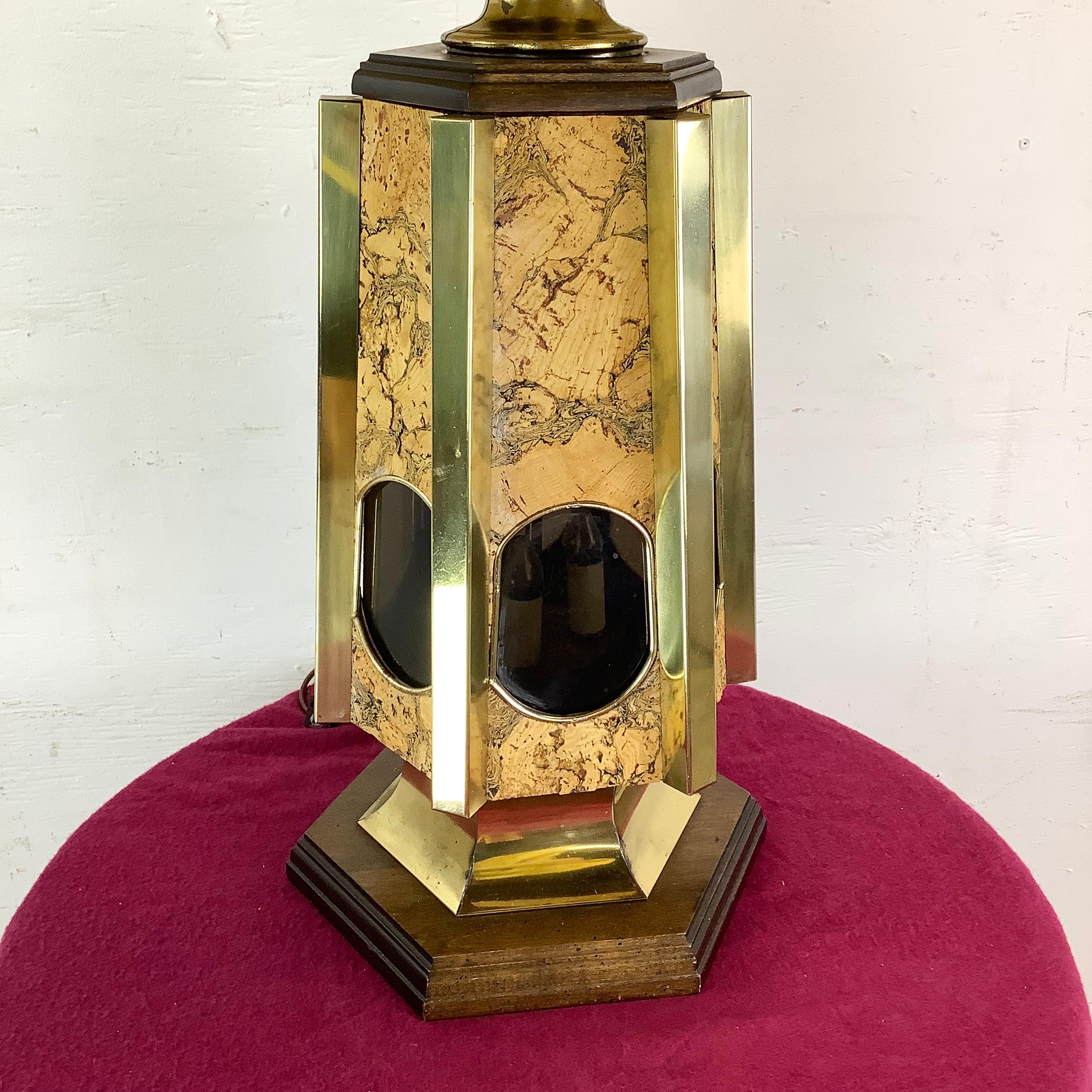 20ième siècle Lampe de table moderne vintage en liège et laiton en vente