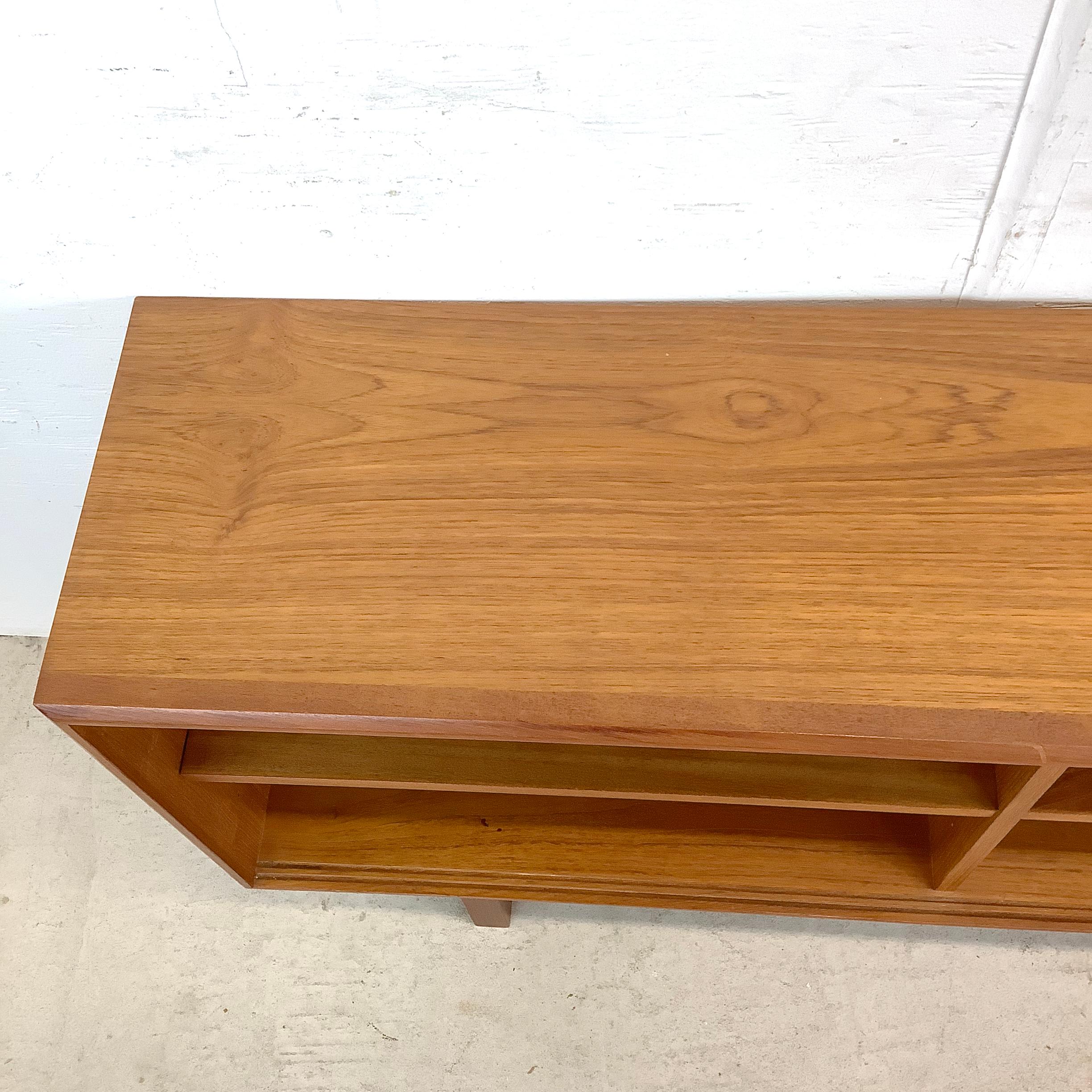 Vintage Modern Teak Bücherregal Topper im Angebot 3