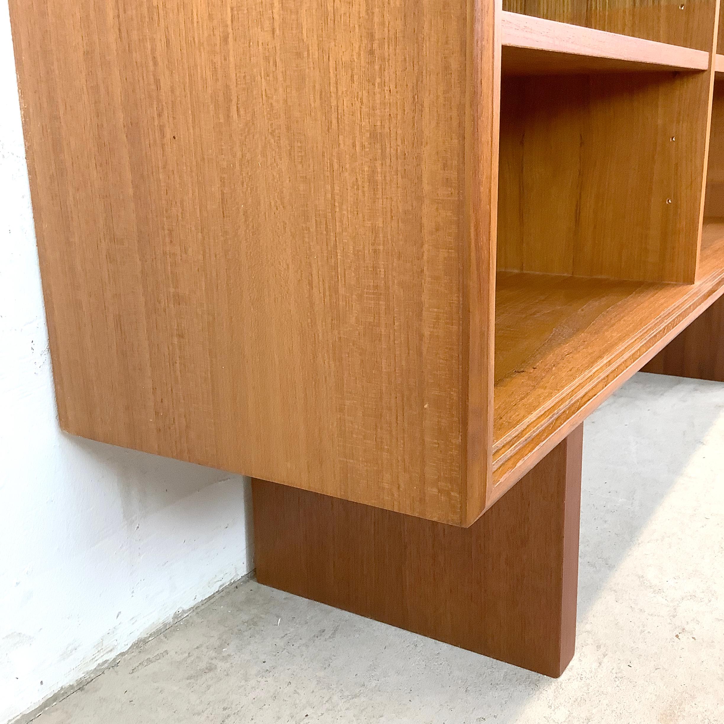 Vintage Modern Teak Bücherregal Topper im Angebot 9