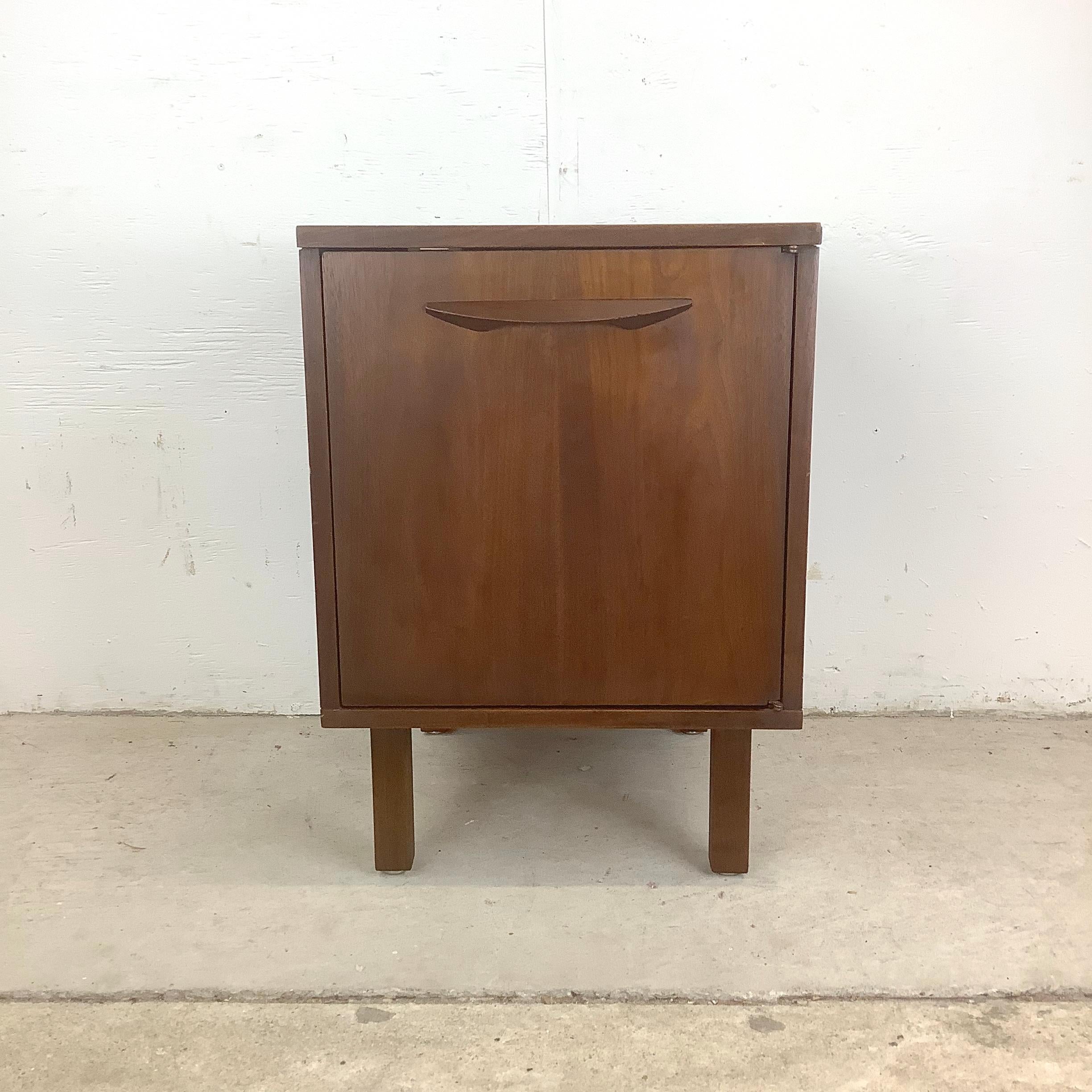 Altro Mobiletto o comodino in teak moderno d'epoca in vendita