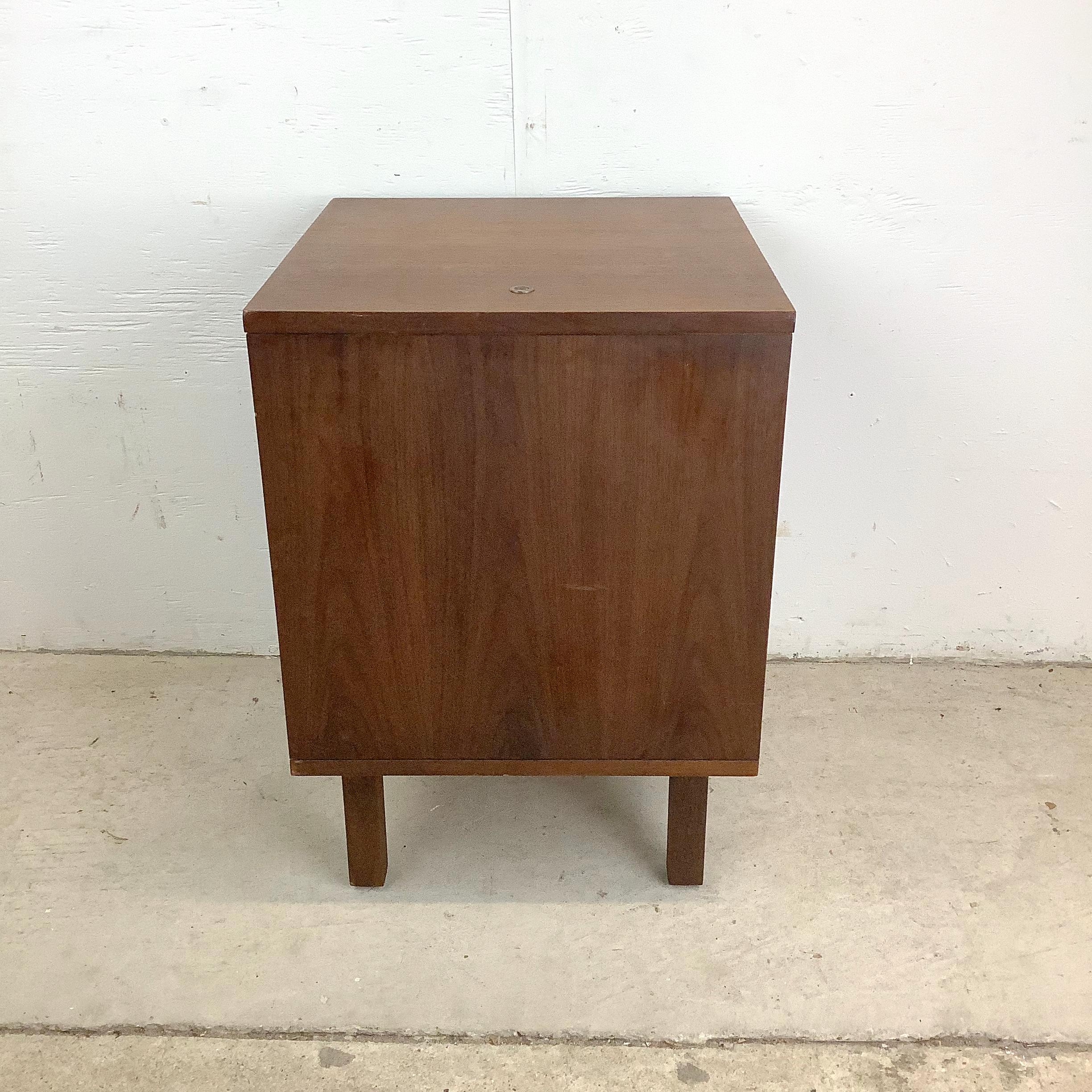 Mobiletto o comodino in teak moderno d'epoca in vendita 1