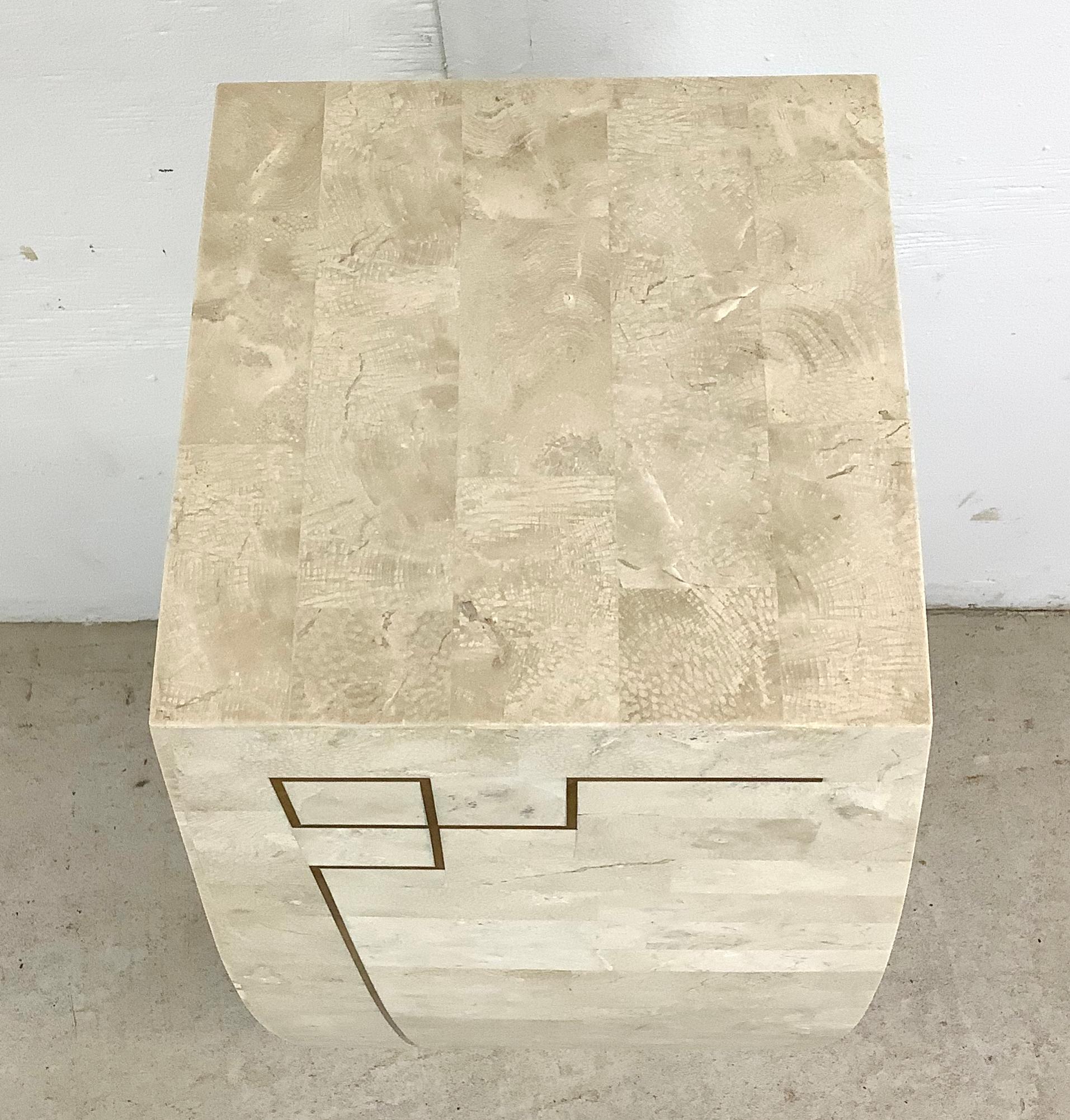 Piedistallo da esposizione tessellato moderno vintage in vendita 12