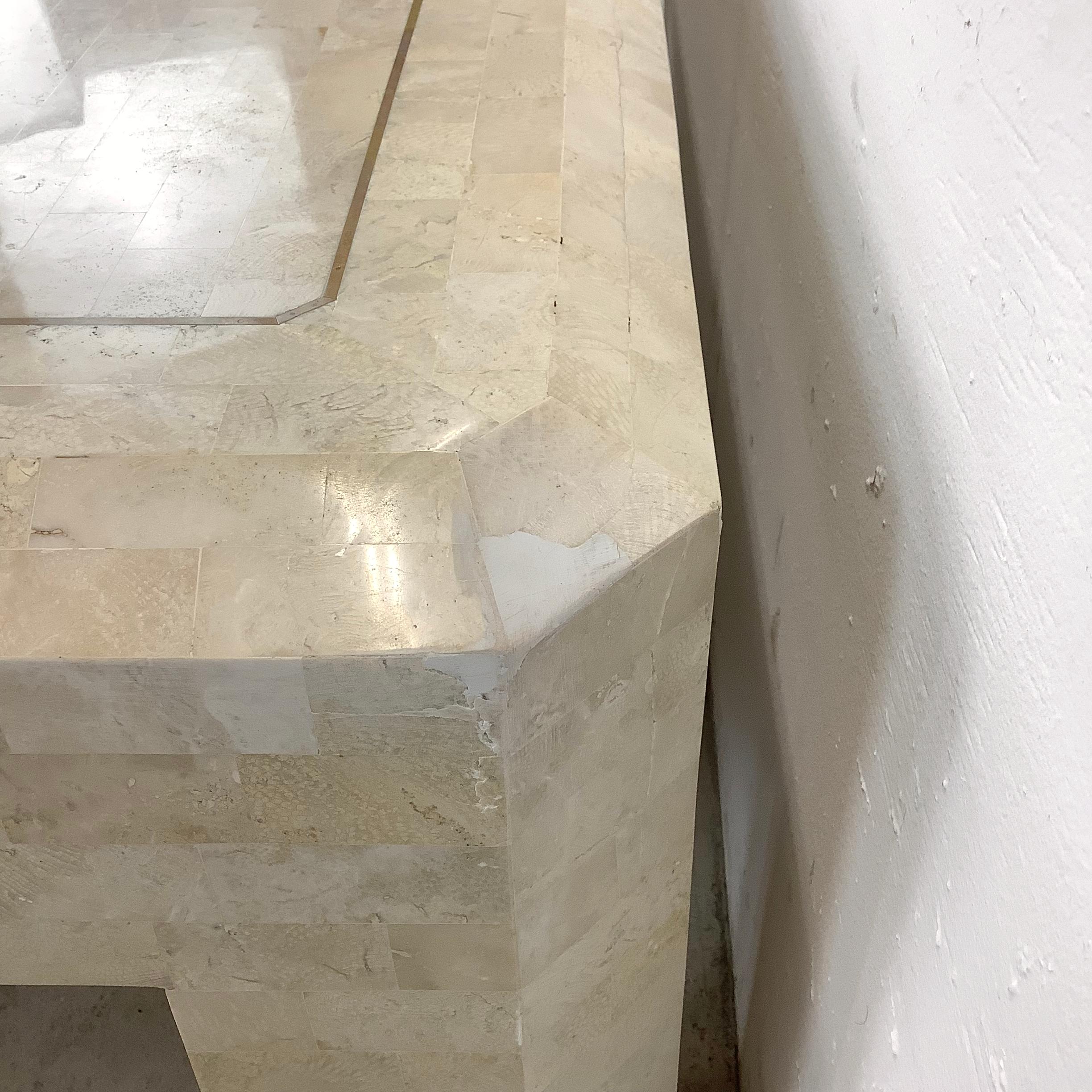 Table basse moderne en pierre tessellée attr. Smith & Smith en vente 3
