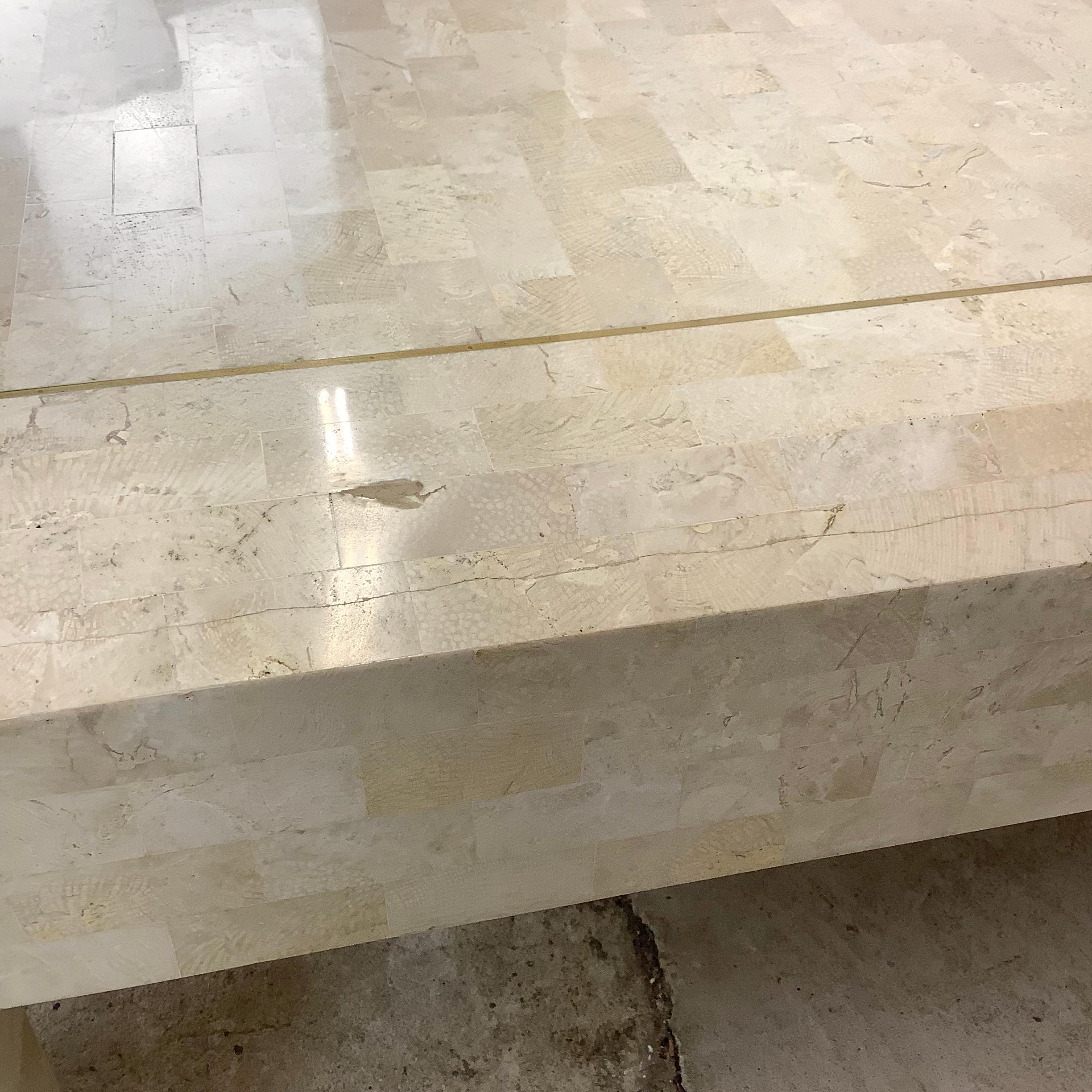 Table basse moderne en pierre tessellée attr. Smith & Smith en vente 11