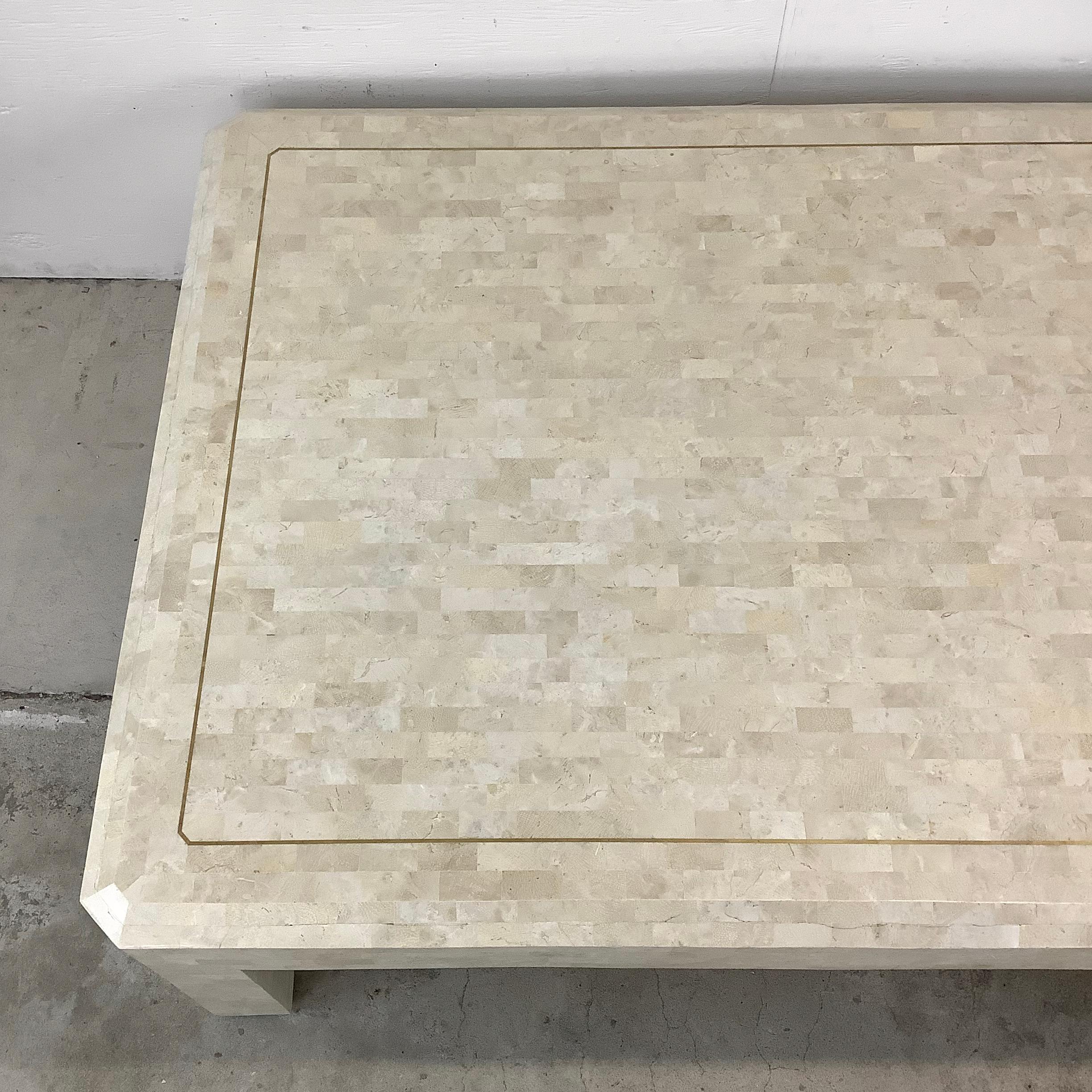 Regency Table basse moderne en pierre tessellée attr. Smith & Smith en vente