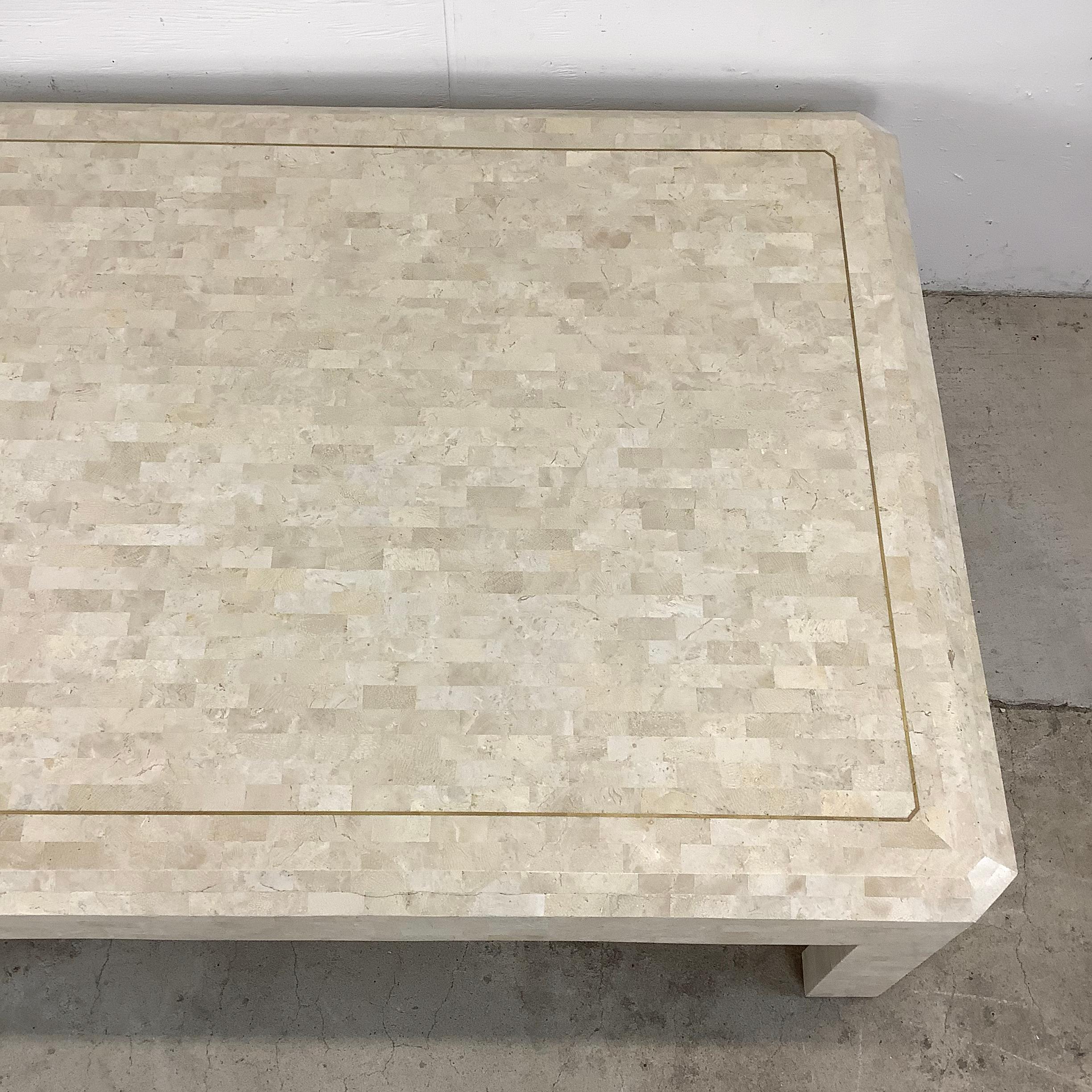 Philippin Table basse moderne en pierre tessellée attr. Smith & Smith en vente