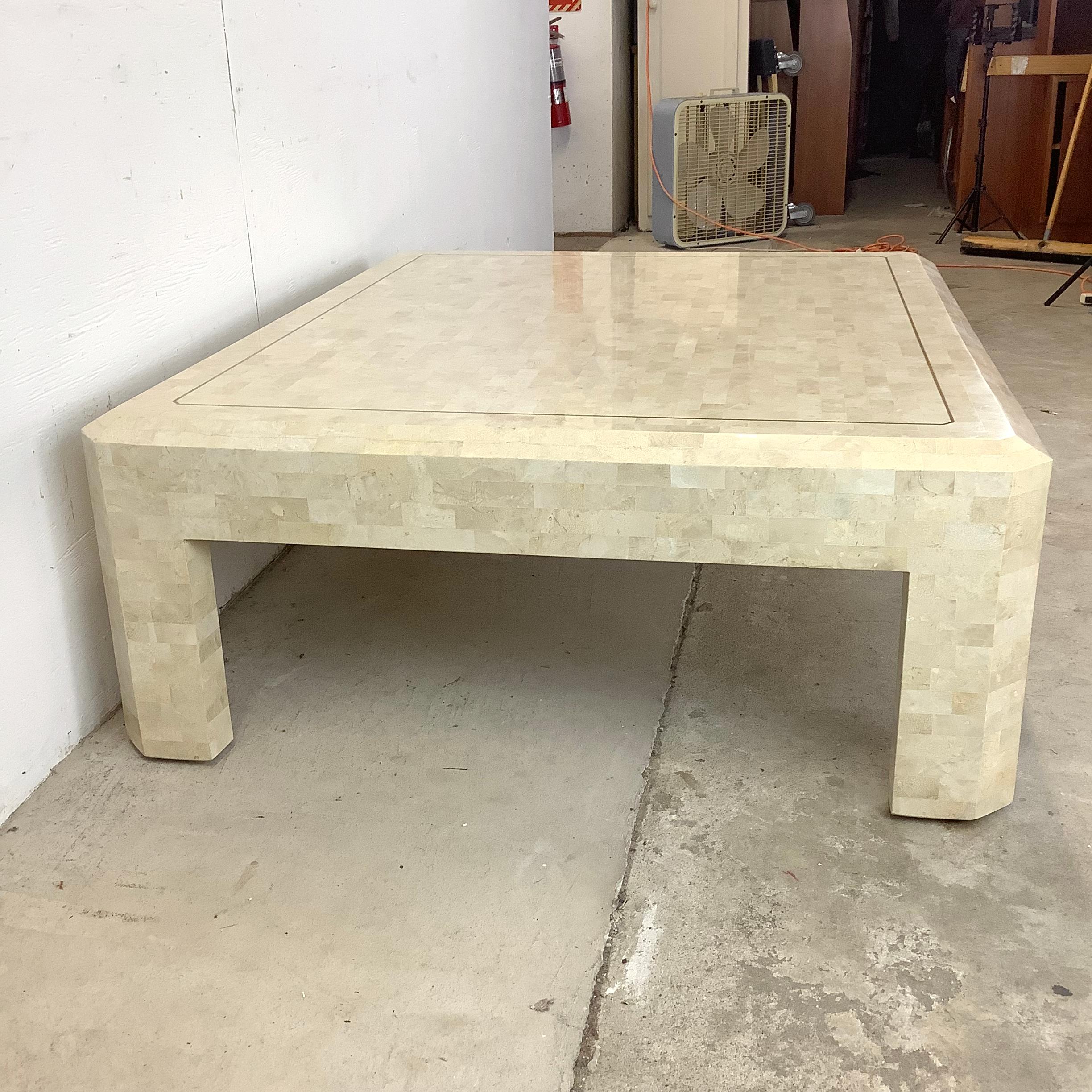 20ième siècle Table basse moderne en pierre tessellée attr. Smith & Smith en vente