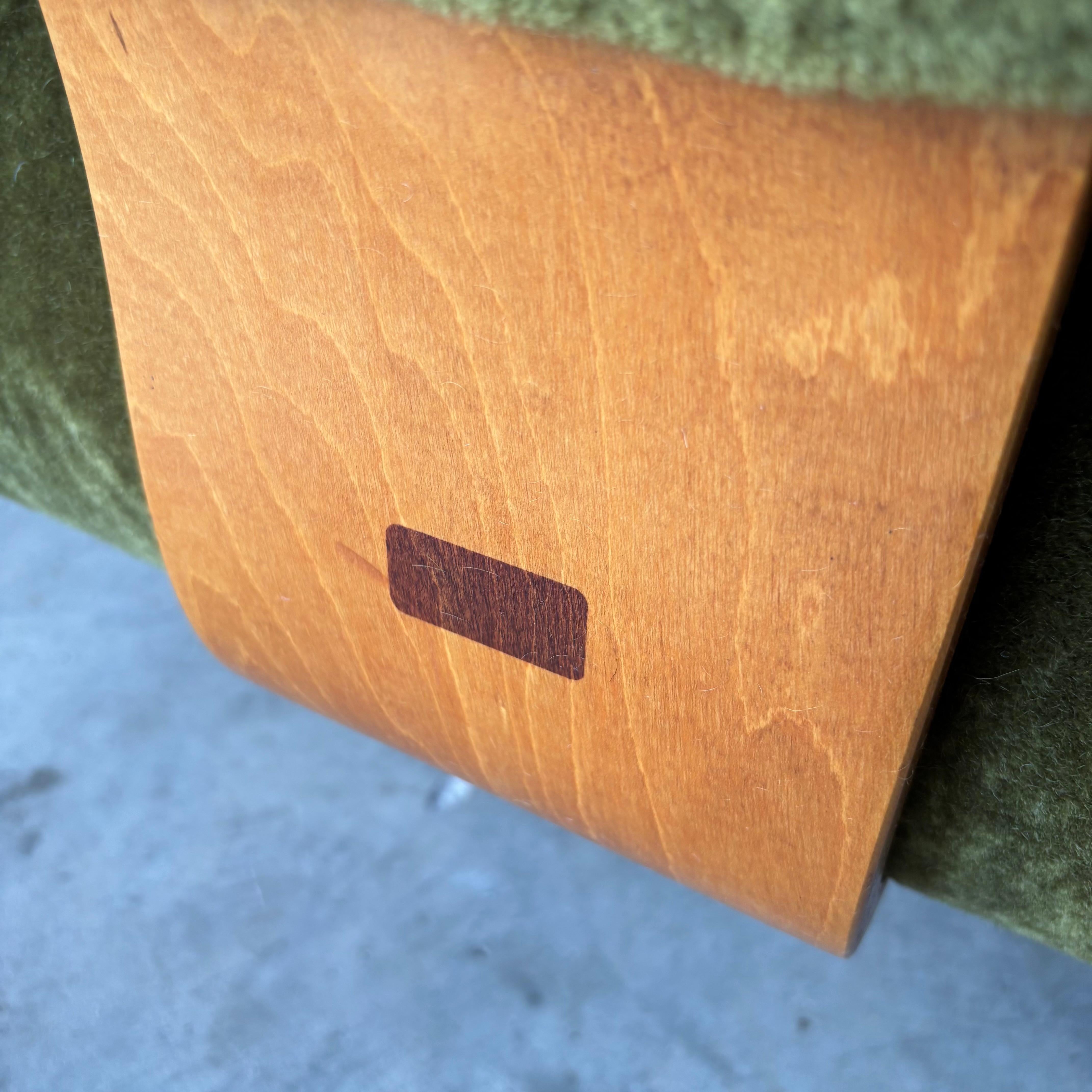 Vintage Modern Thonet Loveseat, New Mohair en vente 6
