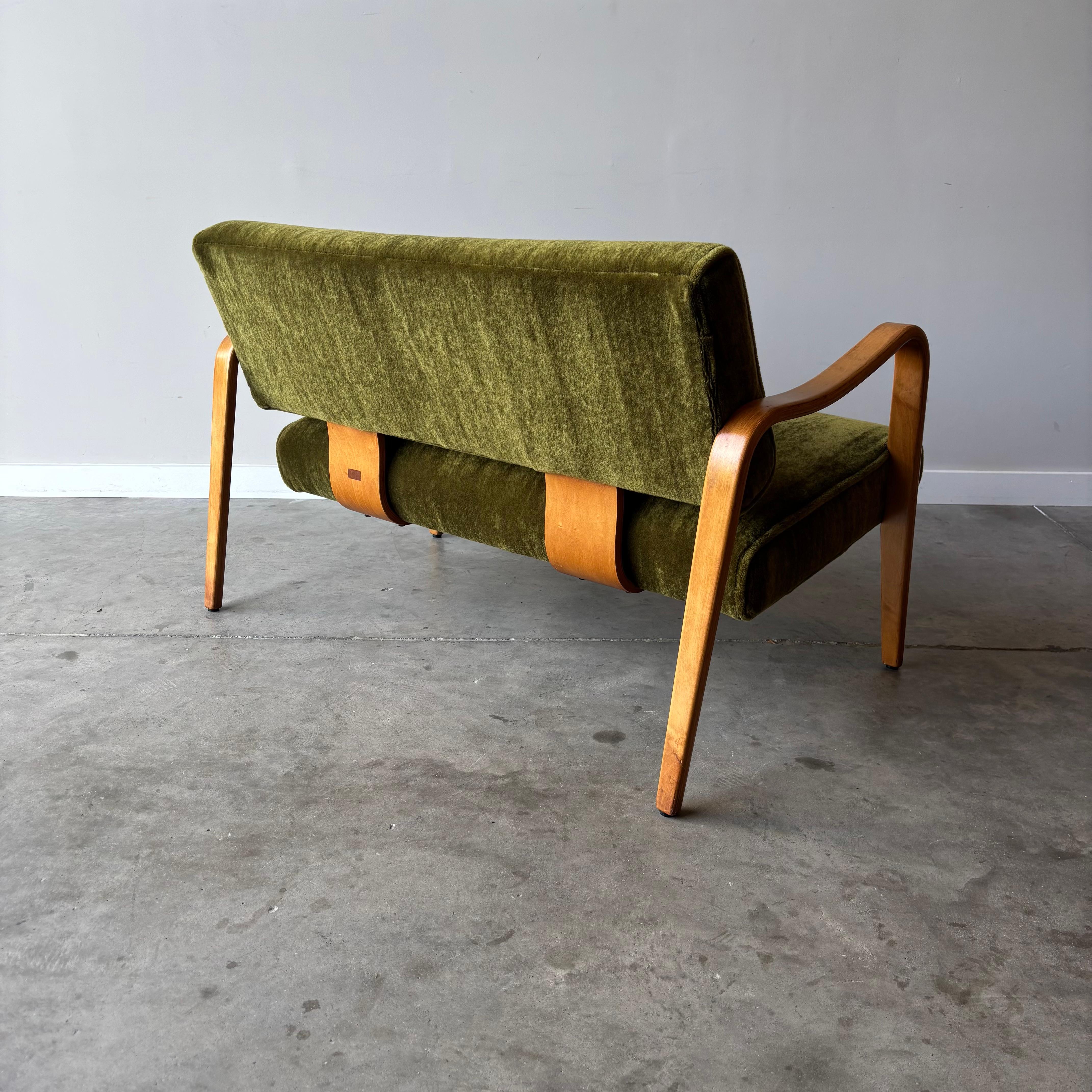 Mid-Century Modern Vintage Modern Thonet Loveseat, New Mohair en vente