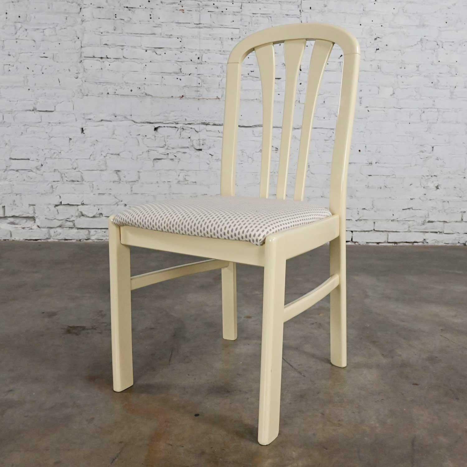 Vintage Modern to Post Modern White Lacquered Side Chair with Arched Top For Sale 7