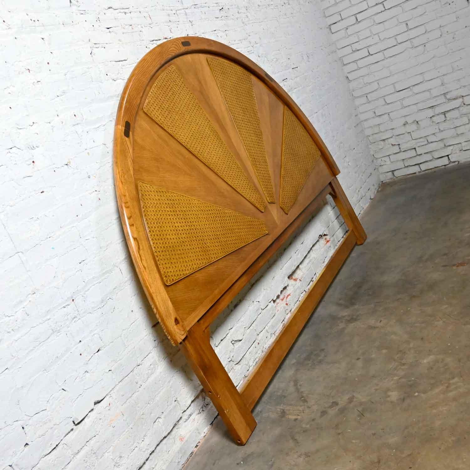 Vintage Modern to Postmodern Arched Rising Sun Pattern Oak & Cane King Headboard In Good Condition For Sale In Topeka, KS