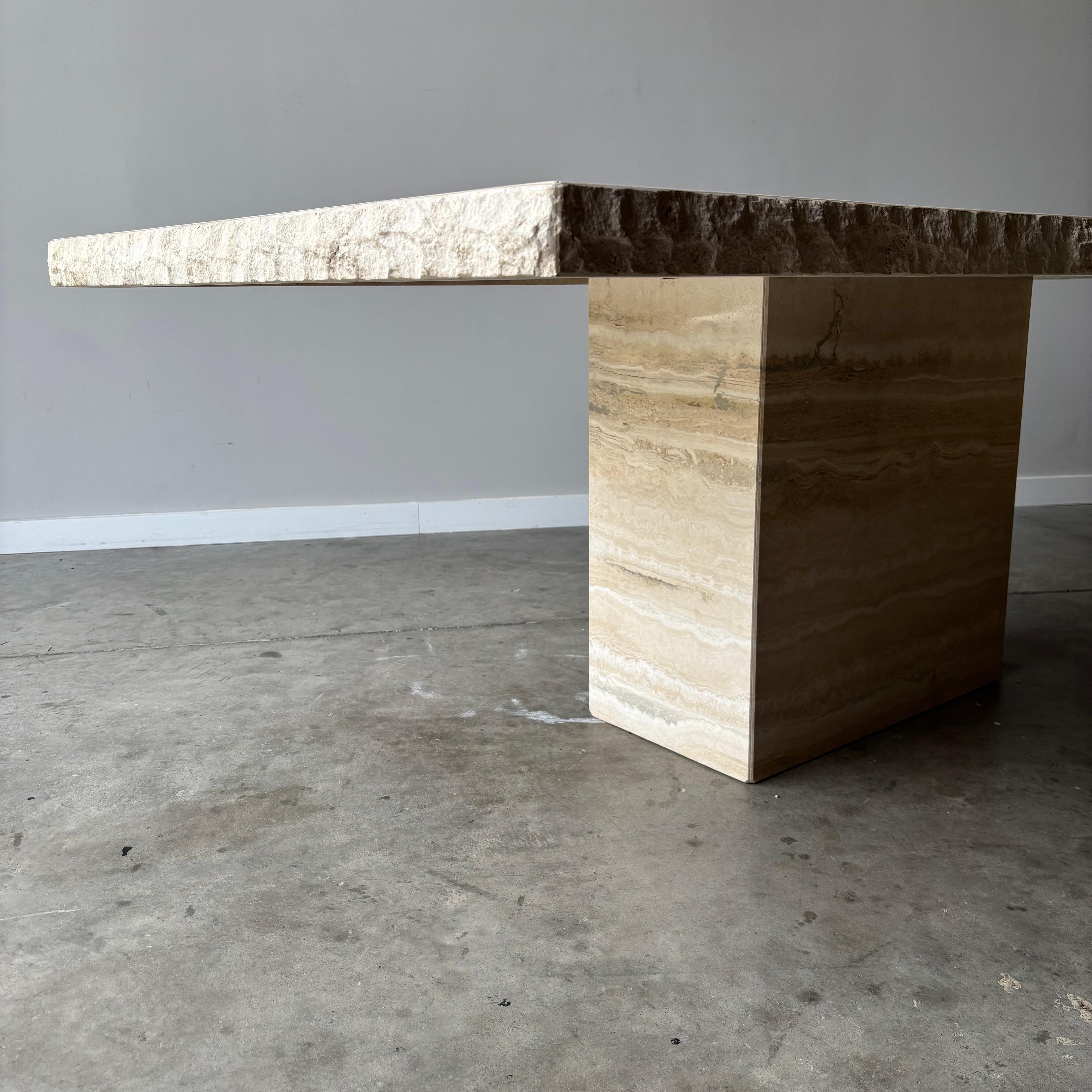 Vintage Modern Travertine Dining Table with Quarry Edge en venta 3