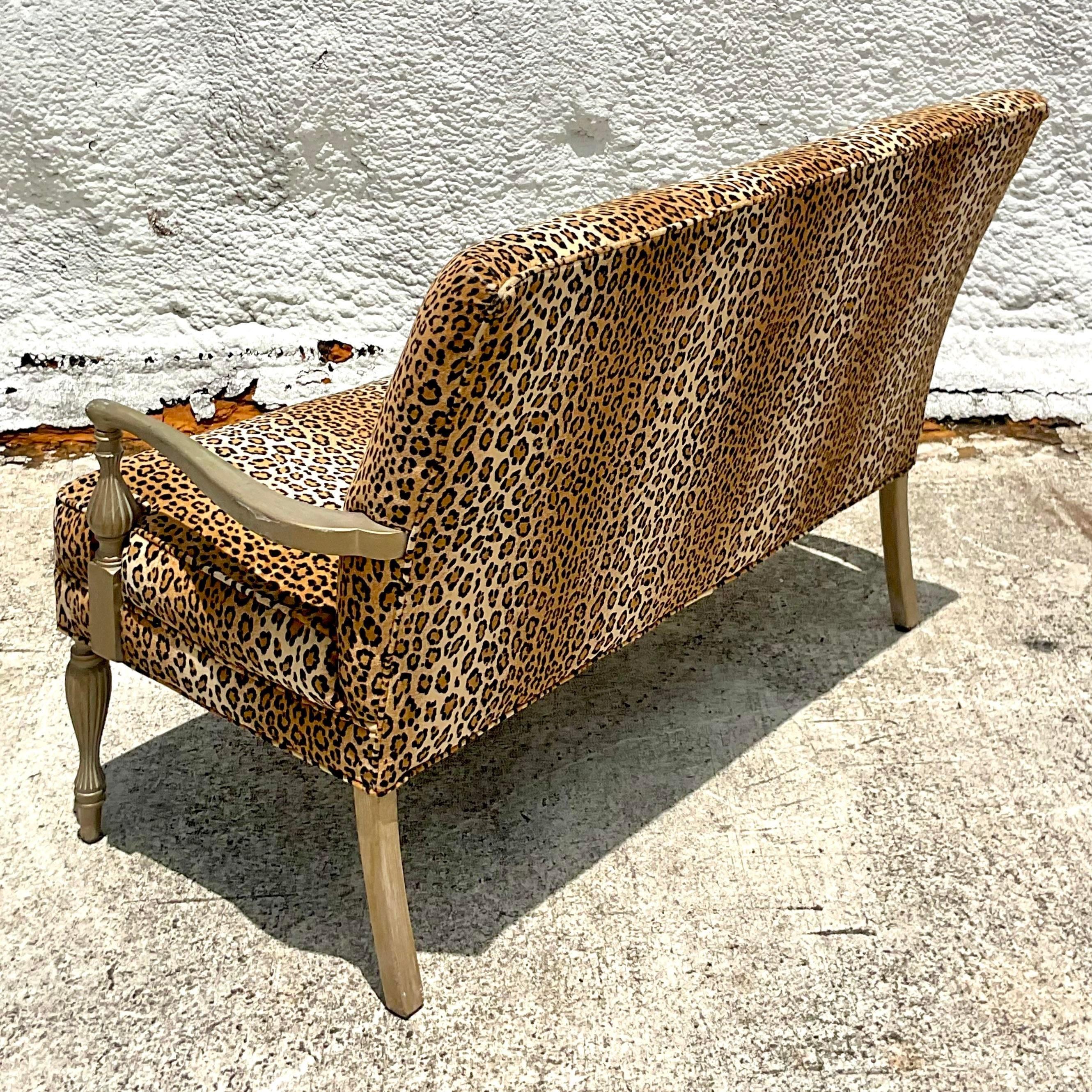 Vieille banquette léopard tapissée moderne en vente 1