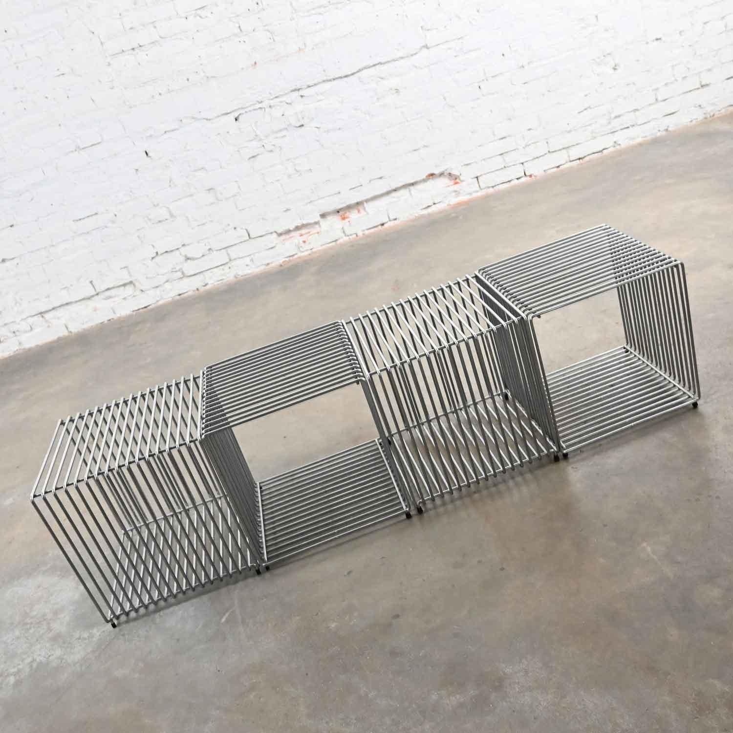 Acier Cubes en fil de fer chromés The Moderns Verner Panton Pantonova Set of 4 en vente