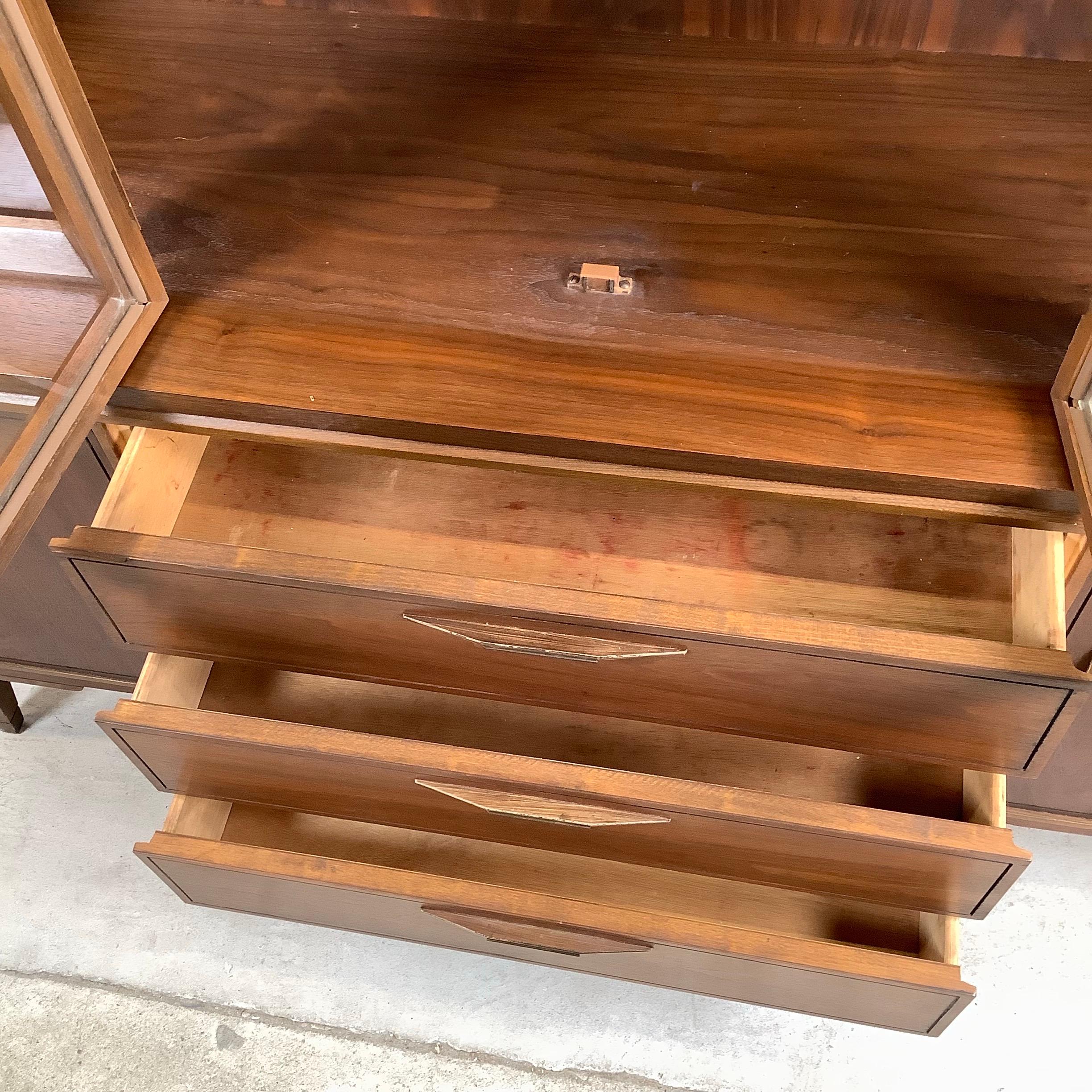 Vintage Modern Walnut Breakfront With Shelved Display Top In Good Condition For Sale In Trenton, NJ