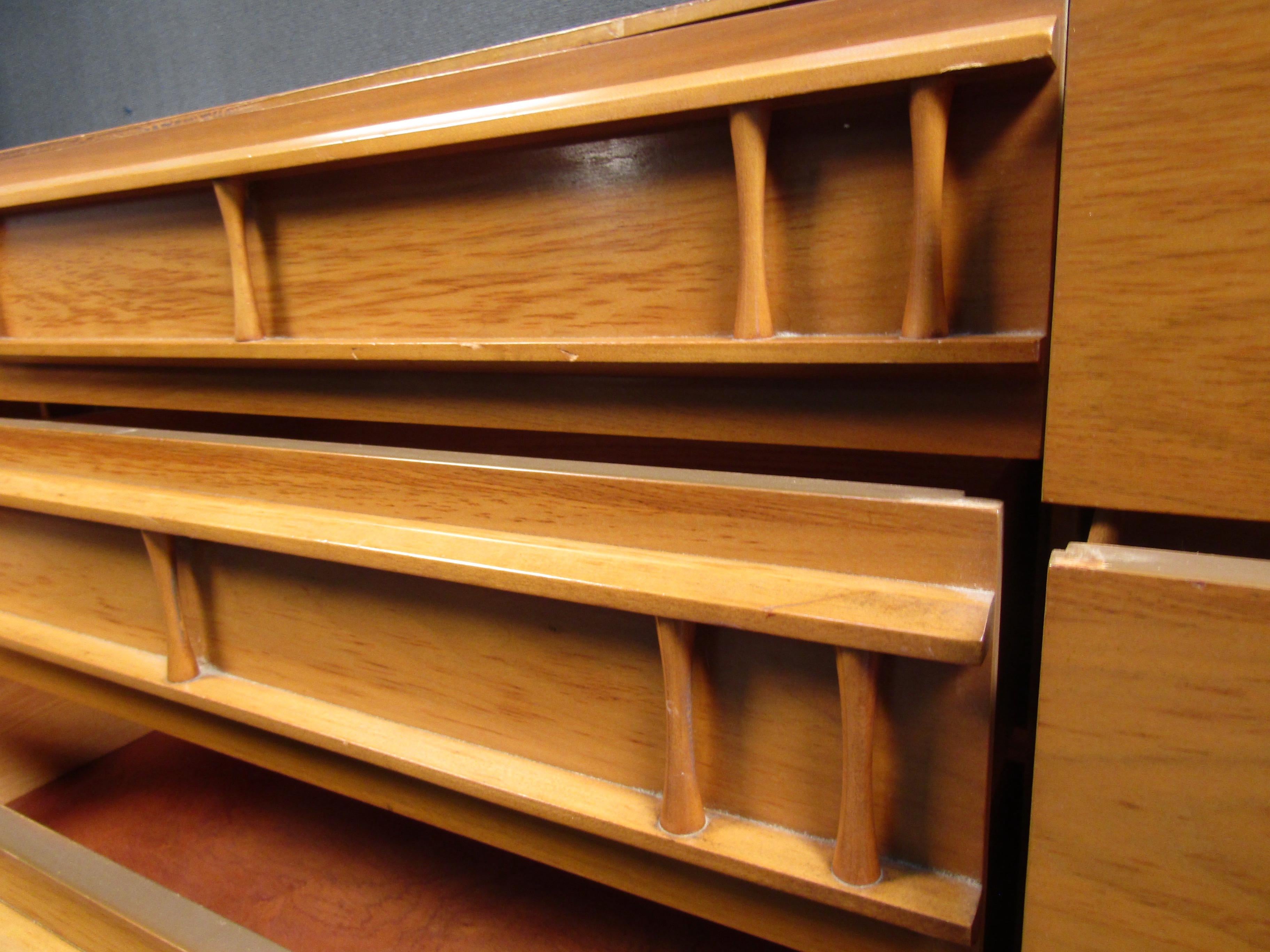 Vintage Modern Walnut Credenza by Forward Furniture Unagusta For Sale 3