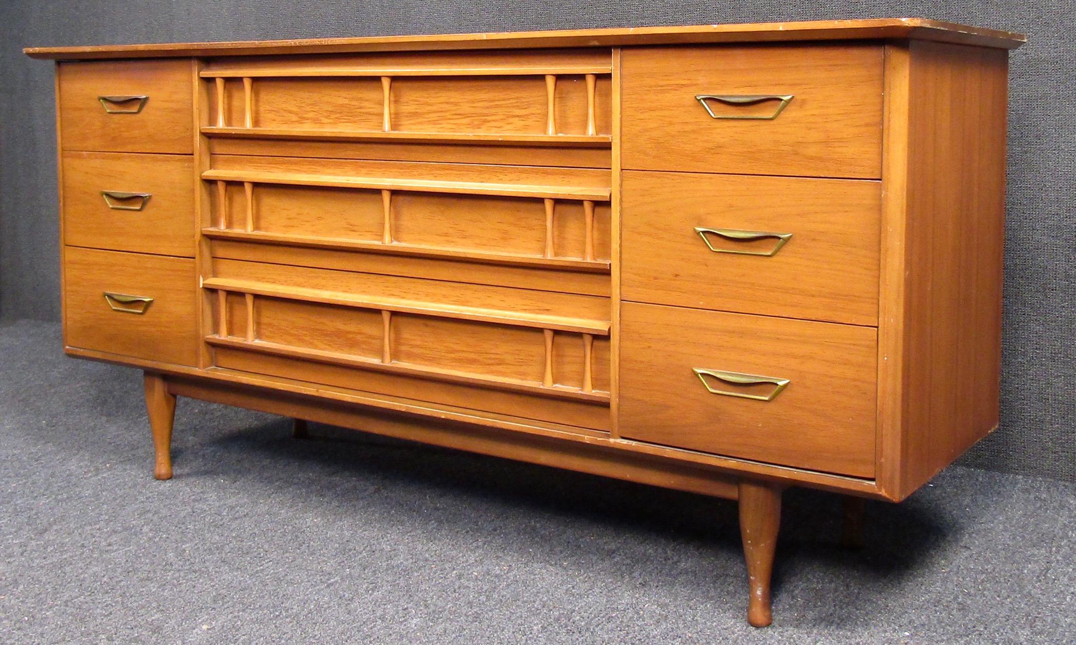 A stunning Mid-Century Modern walnut credenza by Forward furniture Unagusta. A unique 9 drawer dresser with intricate detail and tapered legs. Perfect for any setting. 

Confirm pickup location (NY/NJ).
