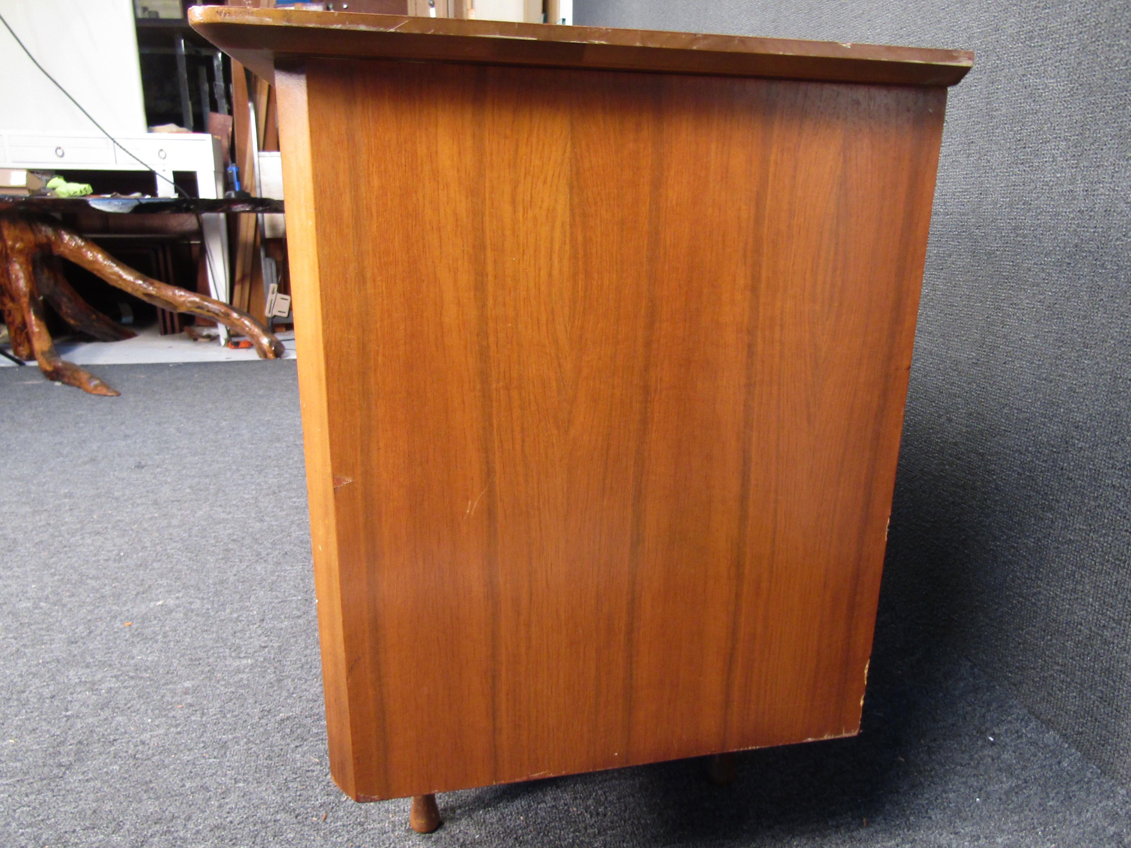 Mid-Century Modern Vintage Modern Walnut Credenza by Forward Furniture Unagusta For Sale