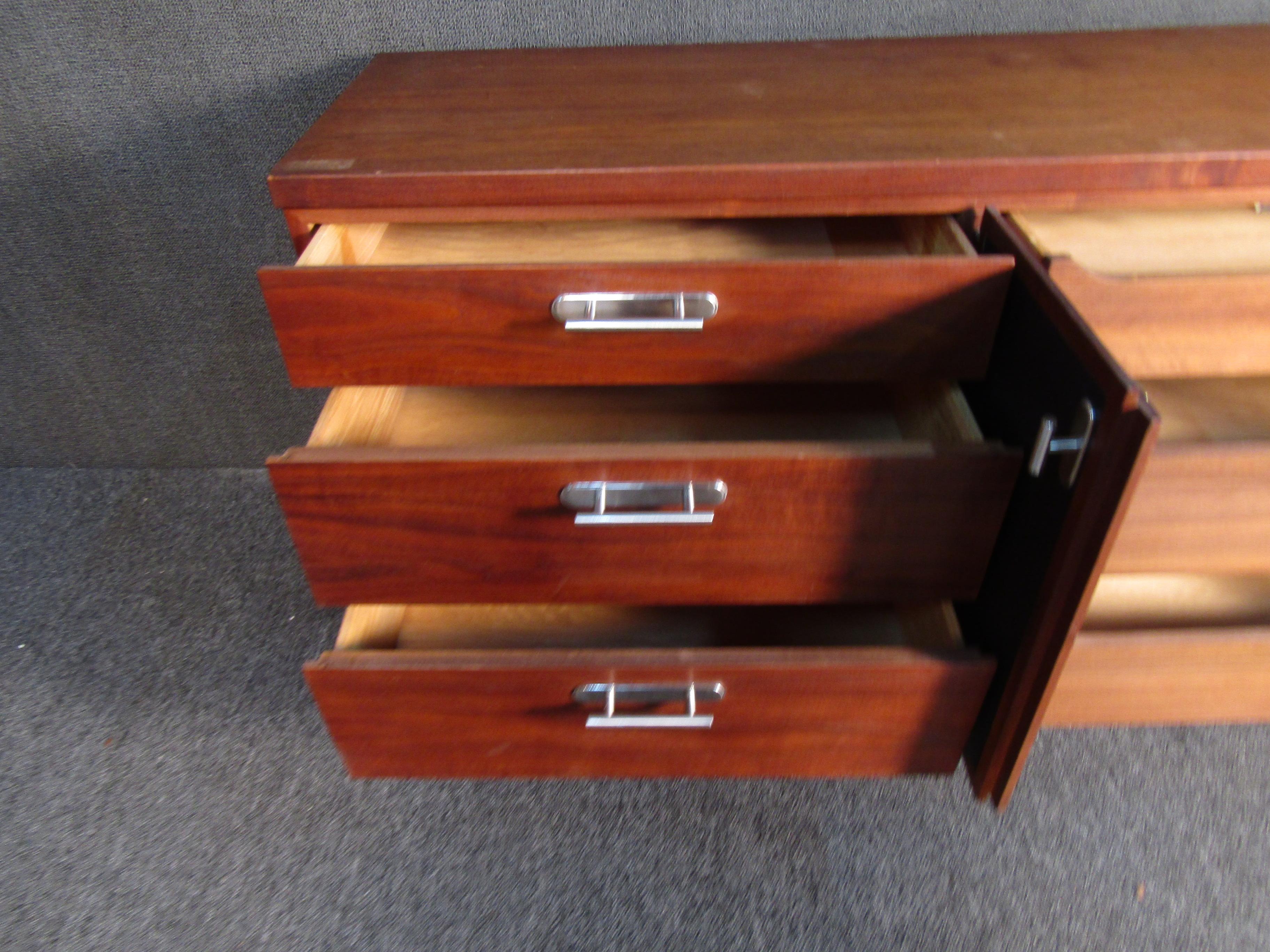 Vintage Modern Walnut Credenza For Sale 1