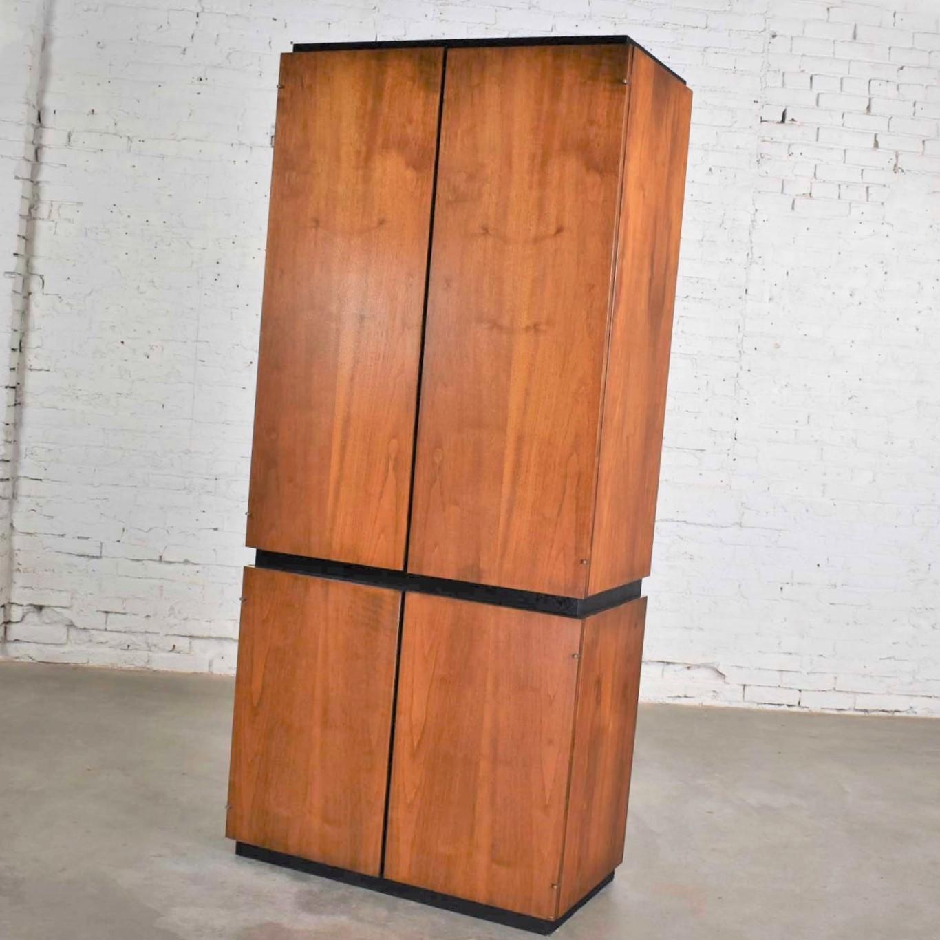 Vintage Modern Walnut Entertainment Cabinet Storage Armoire by Barzilay Furn Mfg In Good Condition In Topeka, KS