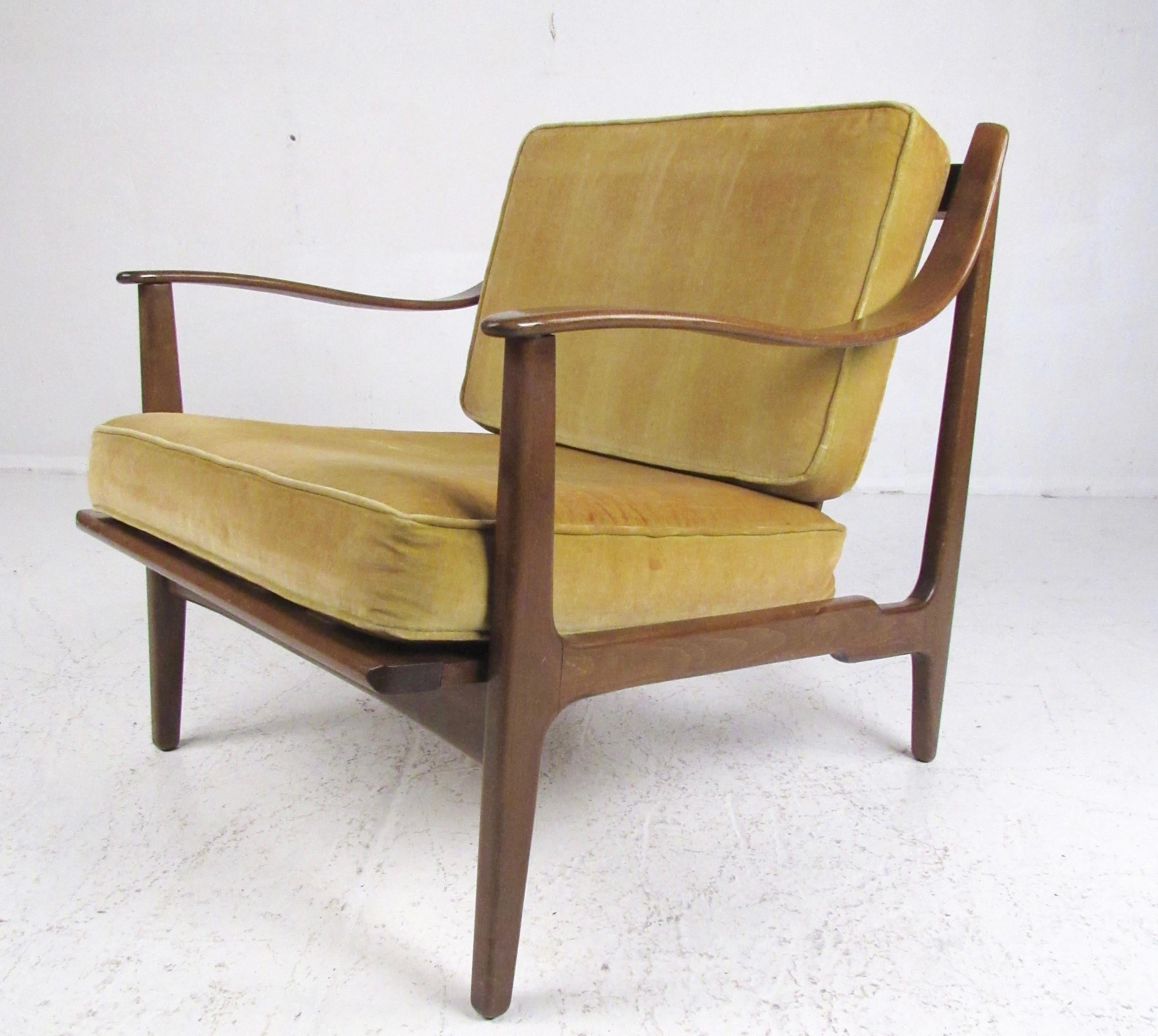 Mid-Century Modern Vintage Modern Walnut Lounge Chair