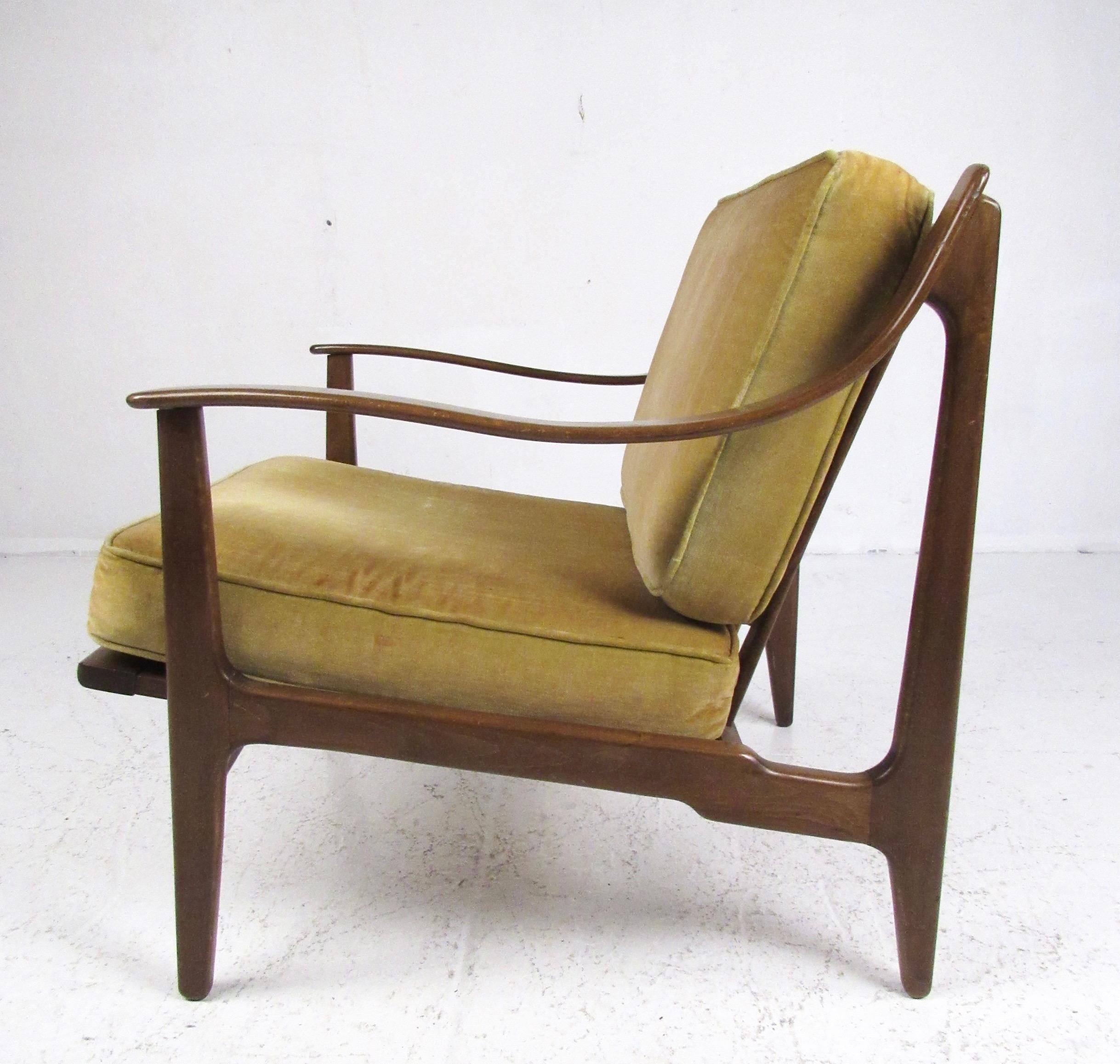 American Vintage Modern Walnut Lounge Chair