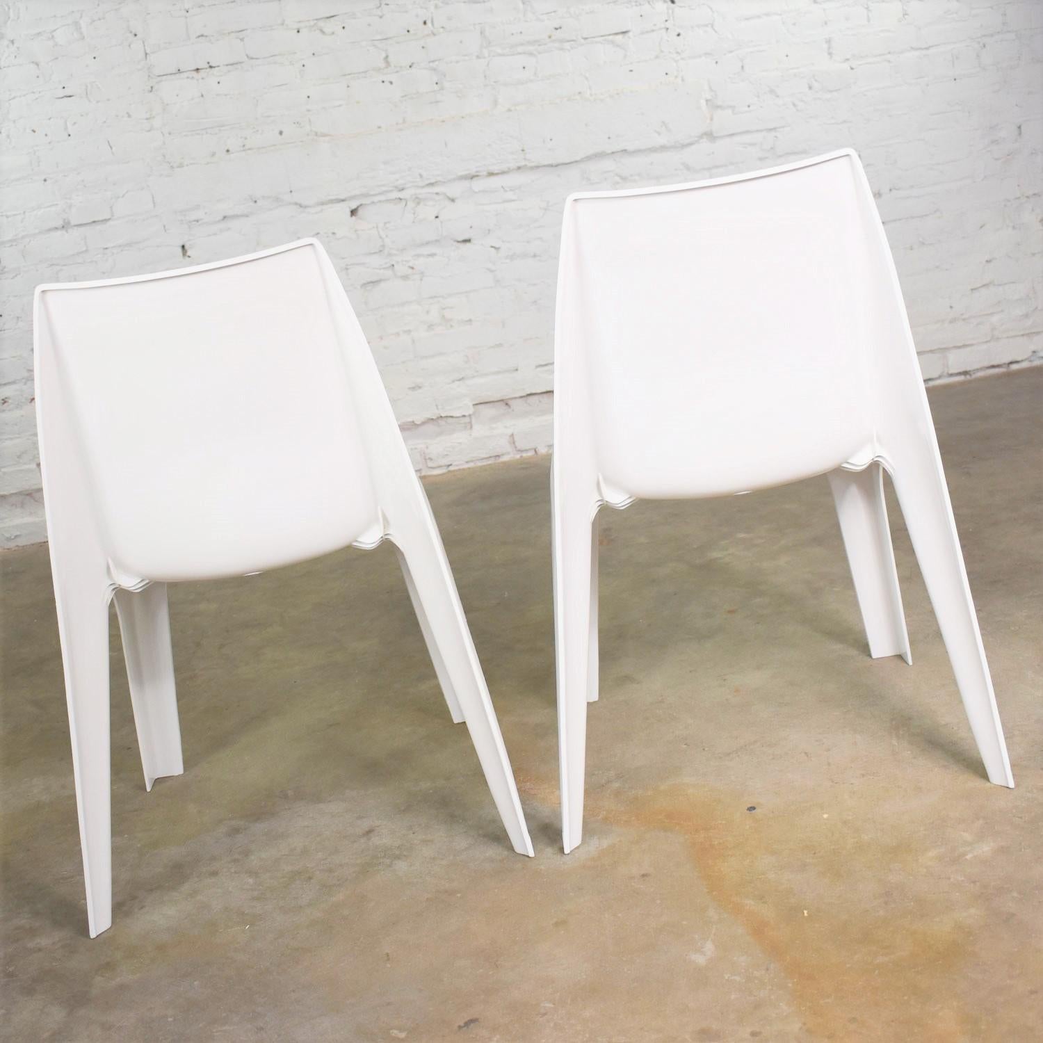 Vintage Modern White Molded Plastic Chairs Style of Kartell 4850 by Castiglioni For Sale 2