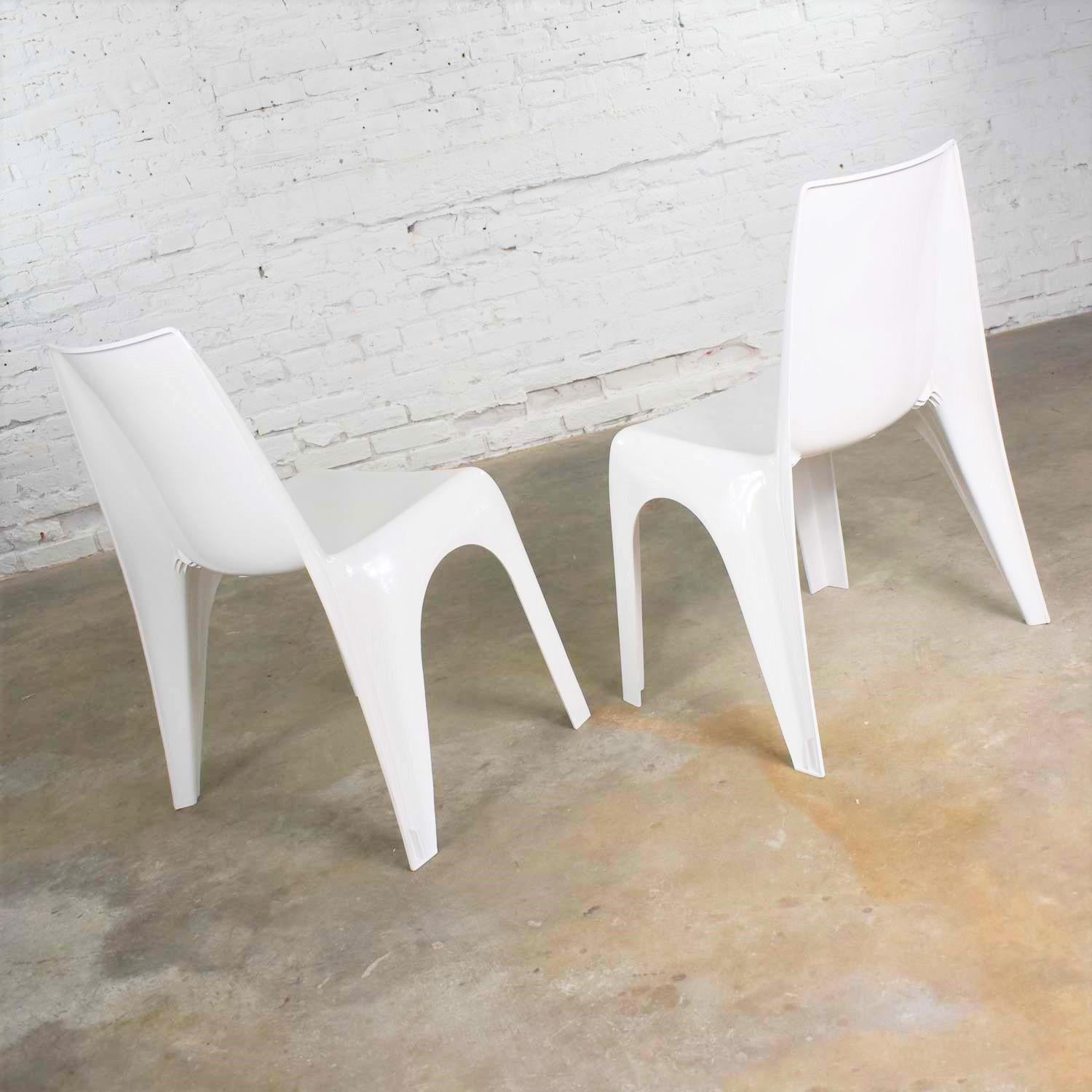 Late 20th Century Vintage Modern White Molded Plastic Chairs Style of Kartell 4850 by Castiglioni For Sale