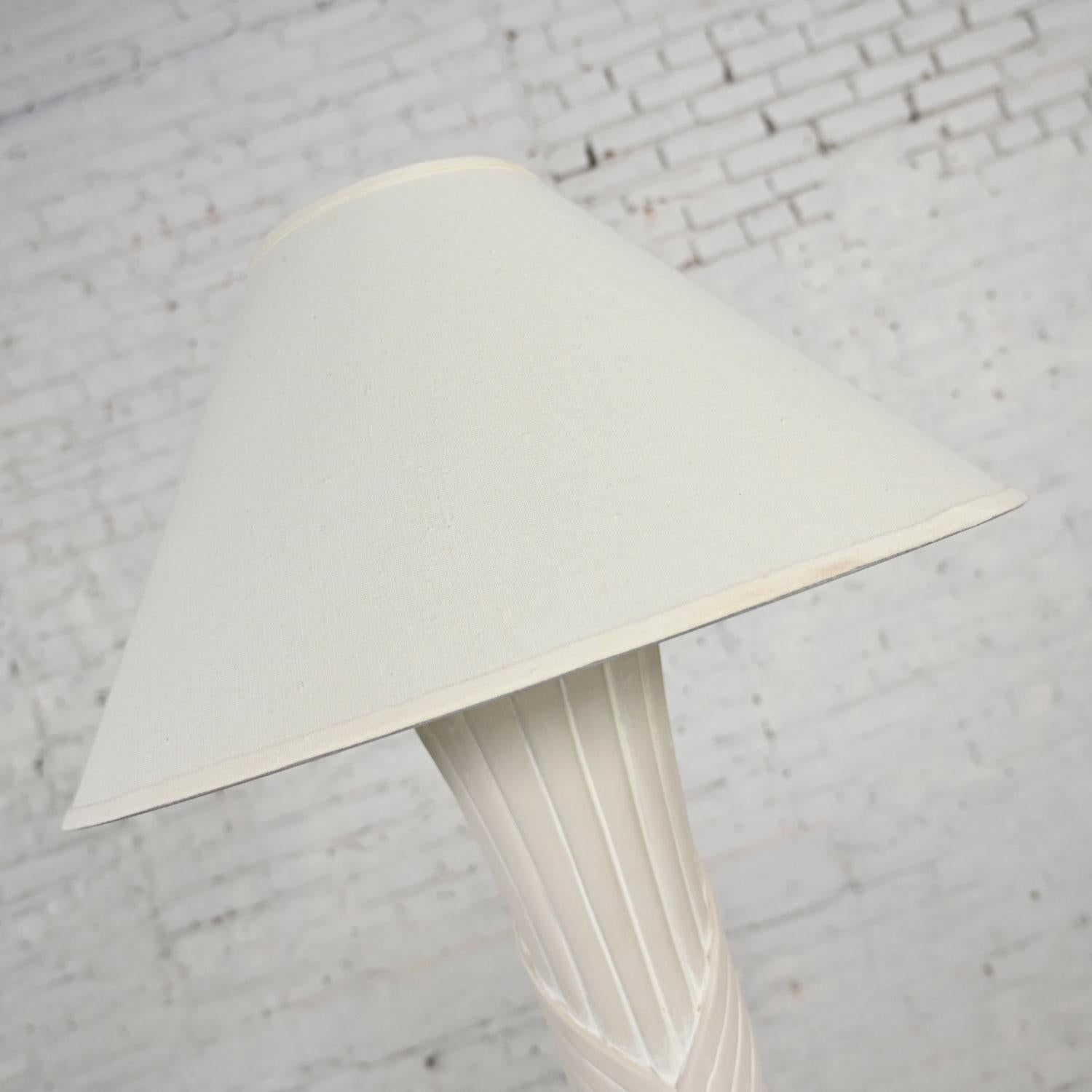 Lampe de bureau moderne vintage en plâtre blanc et faux rotin avec abat-jour Coolie  en vente 5