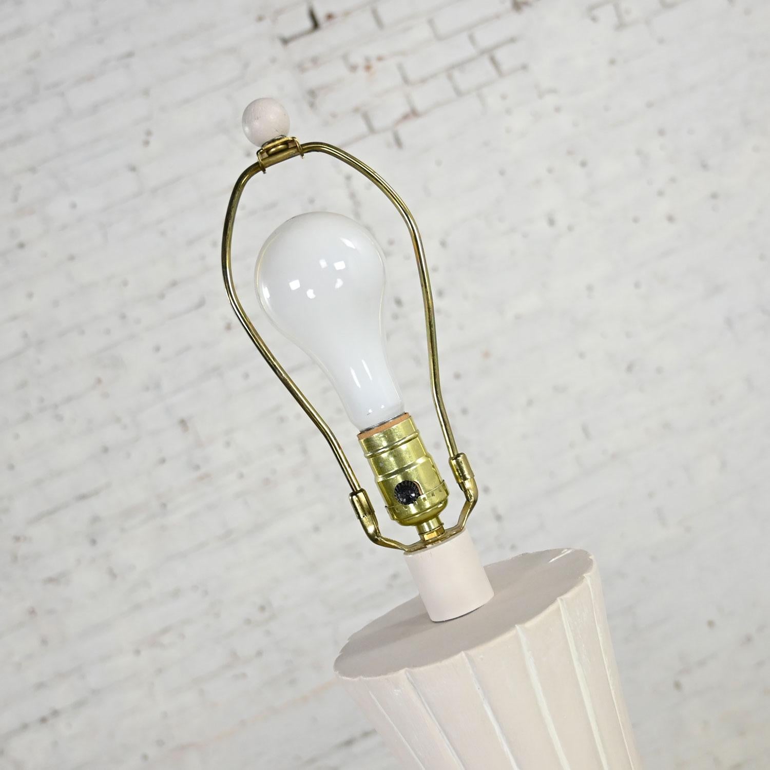 Lampe de bureau moderne vintage en plâtre blanc et faux rotin avec abat-jour Coolie  en vente 8