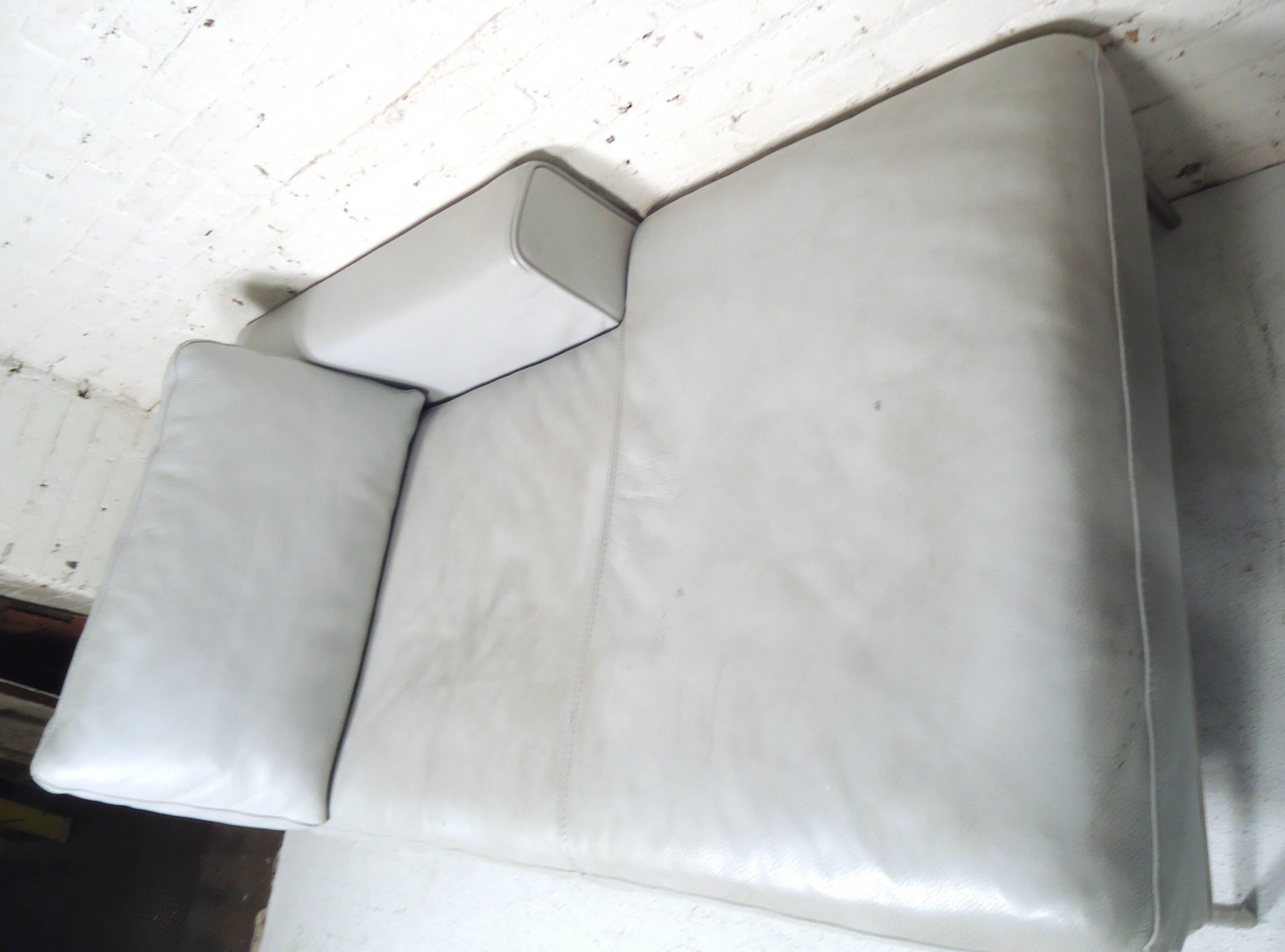 Vintage Modern White Settee For Sale 1