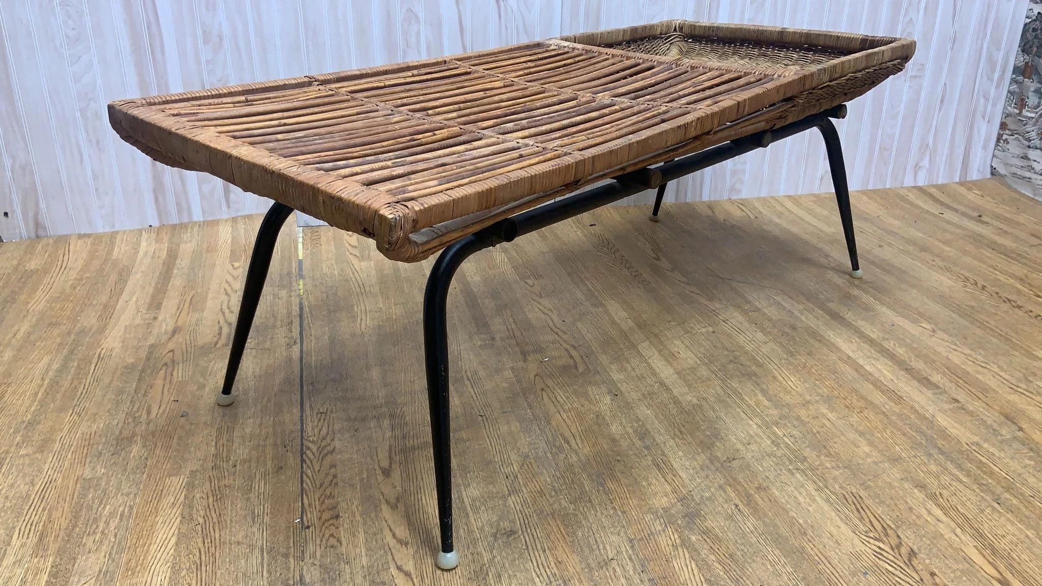 Vintage Modern Wicker Basket Cocktail Coffee Table by Troy Sunshade Co. In Good Condition For Sale In Chicago, IL