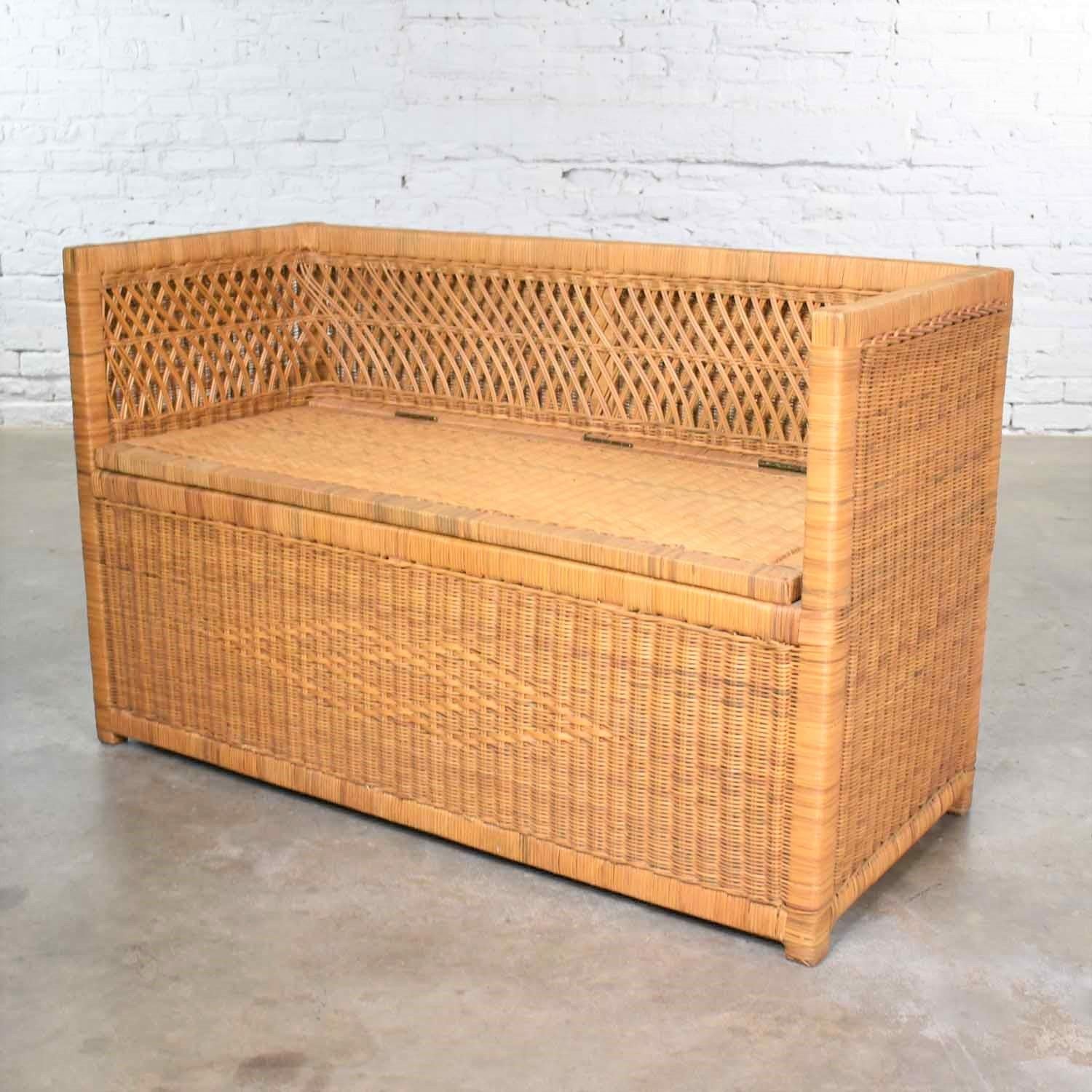 settee with storage