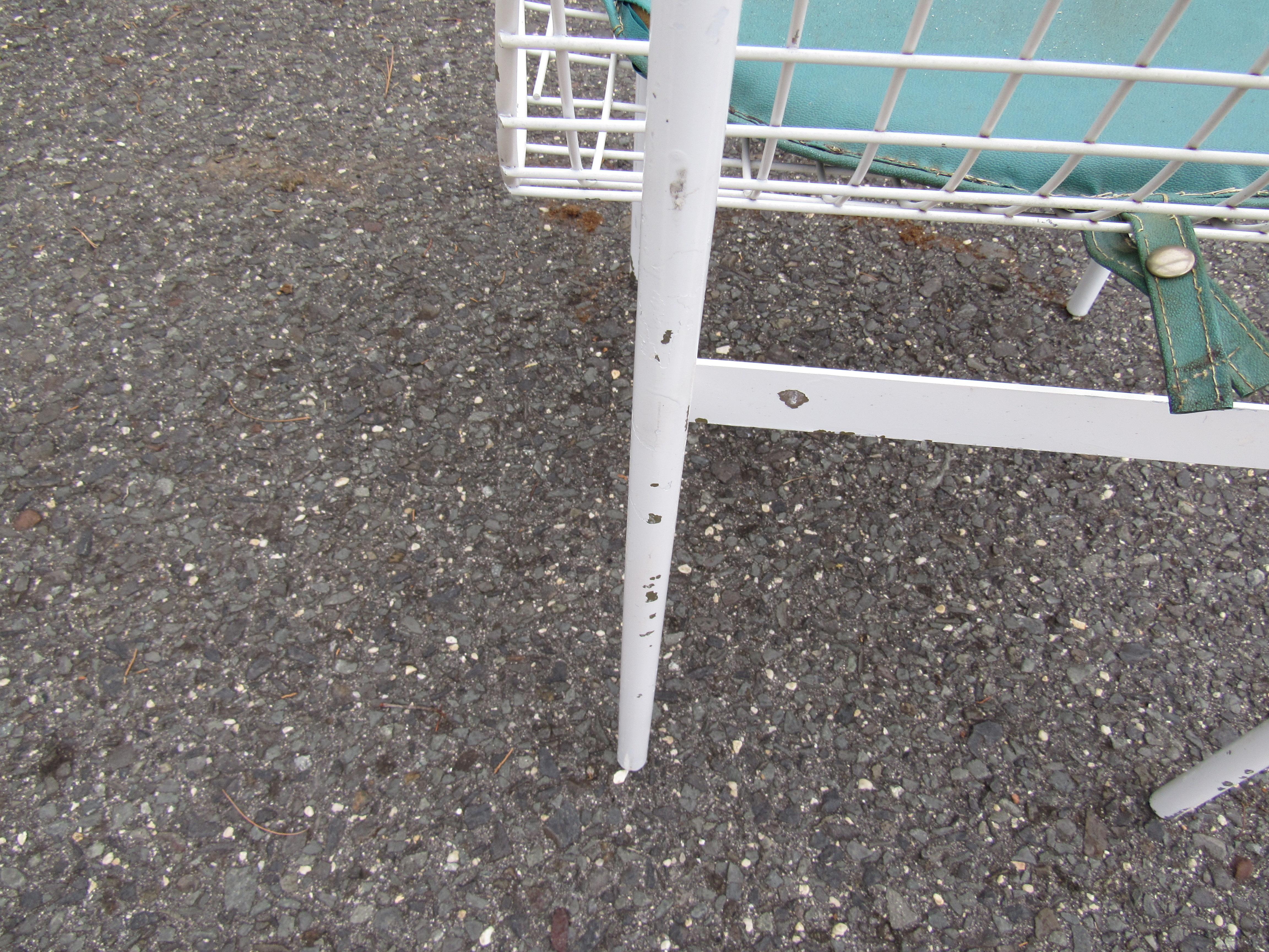 Vintage Modern Wire Mesh Patio Chairs, Set of 4 In Good Condition For Sale In Brooklyn, NY