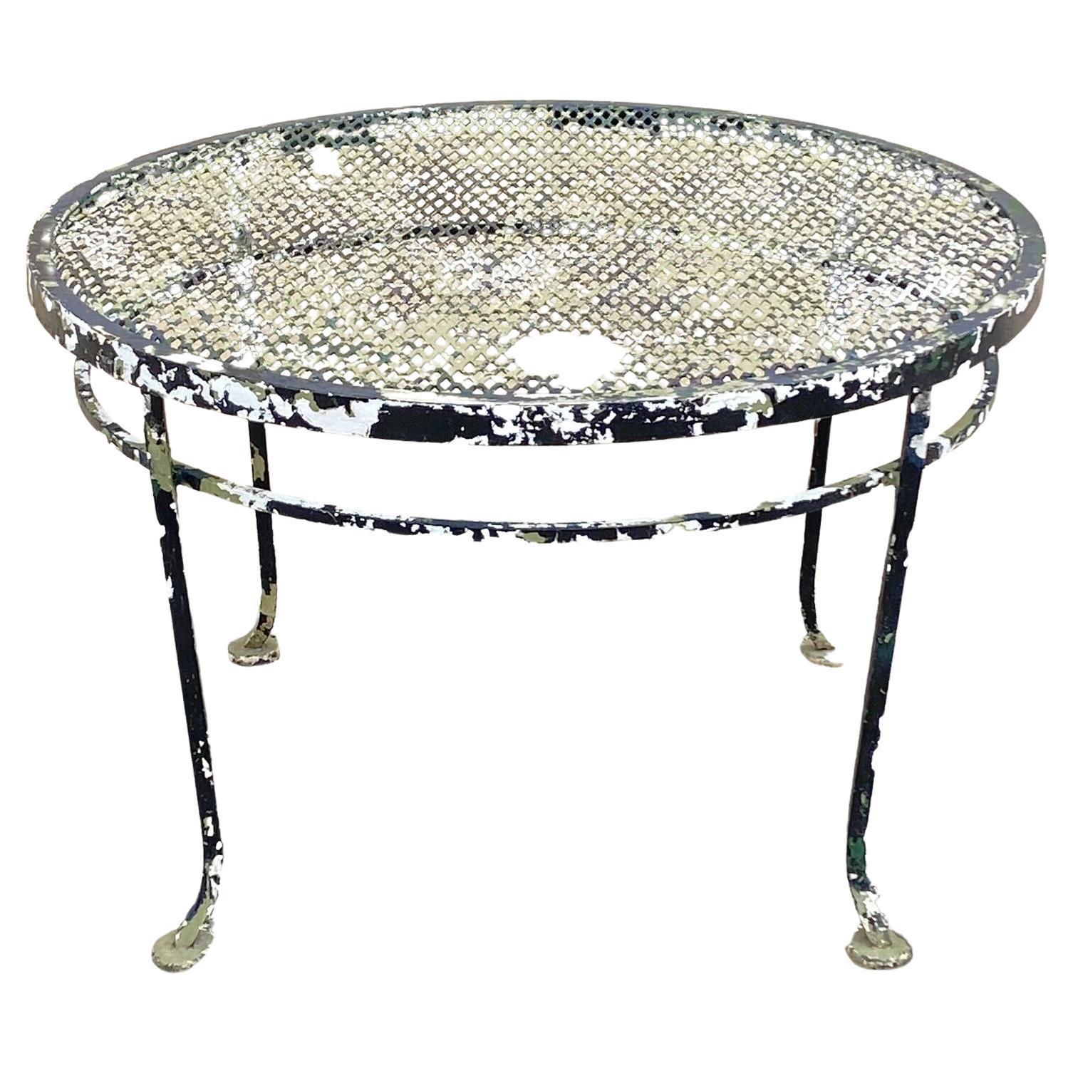 Vintage Modern Wrought Iron Distress Painted 26" Round Garden Patio Coffee Table For Sale