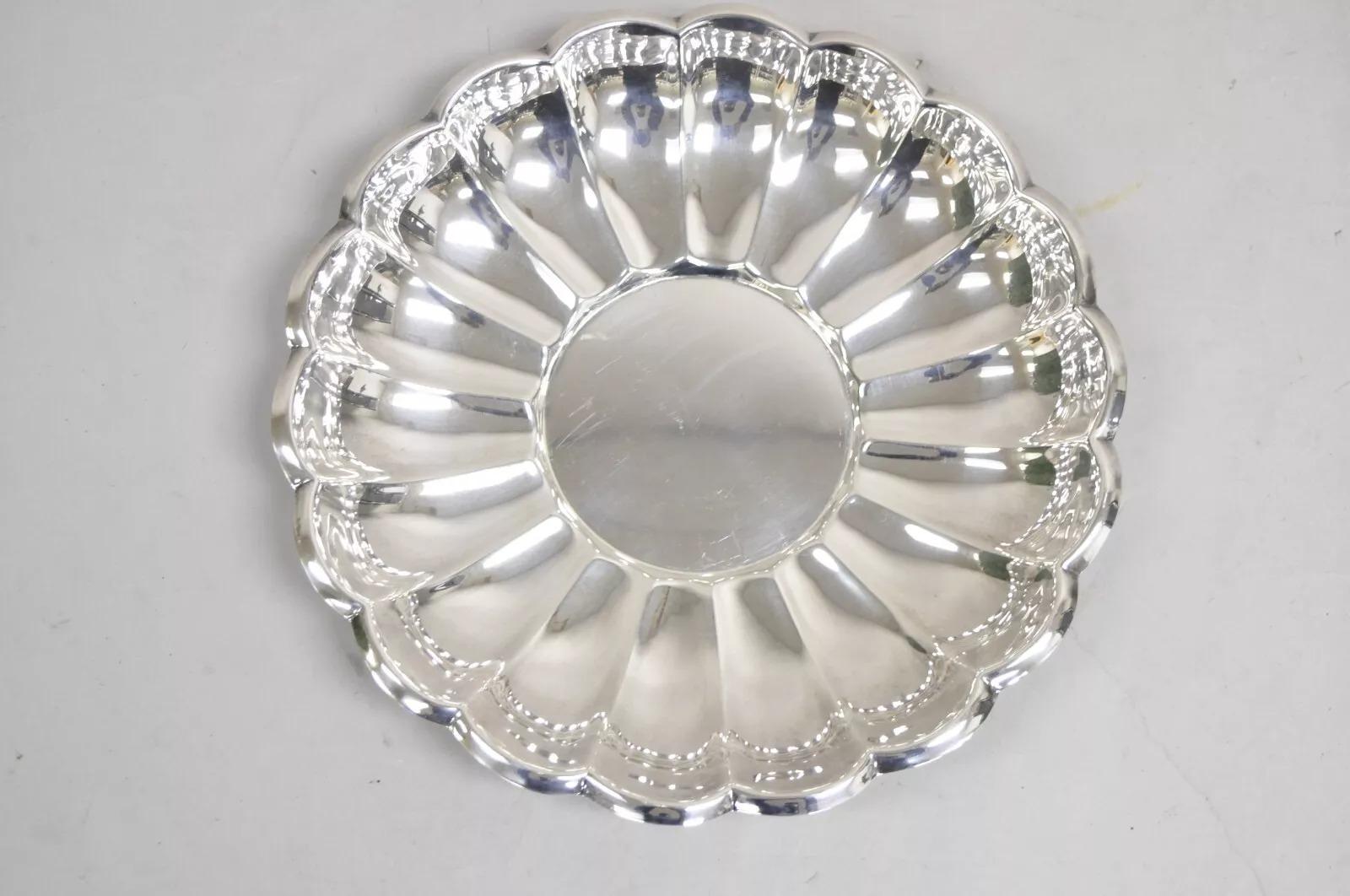 Vieille coupe à fruits moderniste ronde de 13 pouces en métal argenté à bord festonné en vente 2