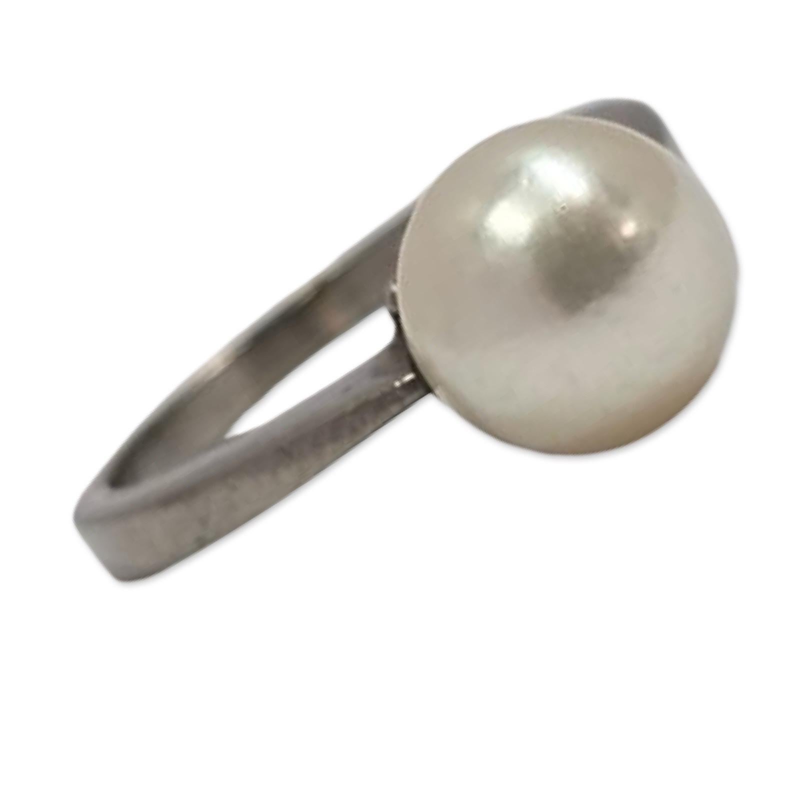 Anello solitario con perla d'epoca modernista in oro bianco 18 carati da 8,35 mm In condizioni ottime in vendita a Miami, FL