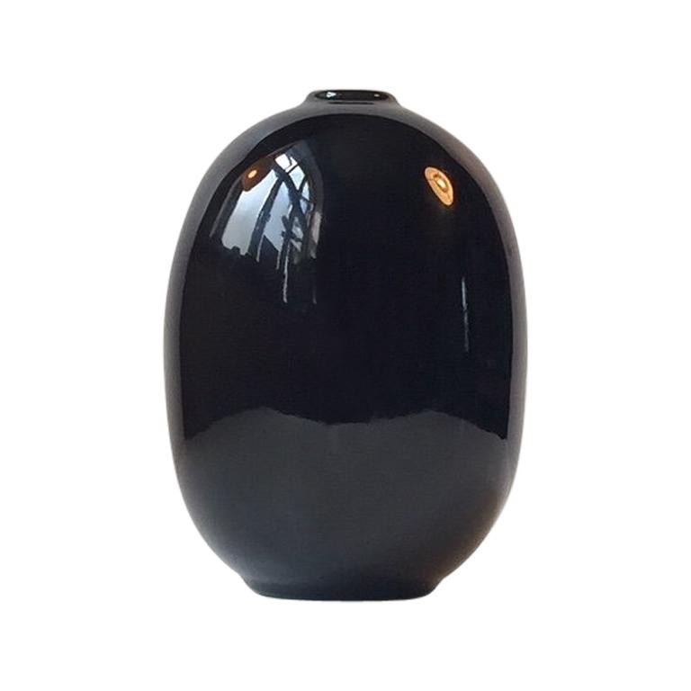 Vintage Modernist Black Stoneware Egg Vase from Höganäs