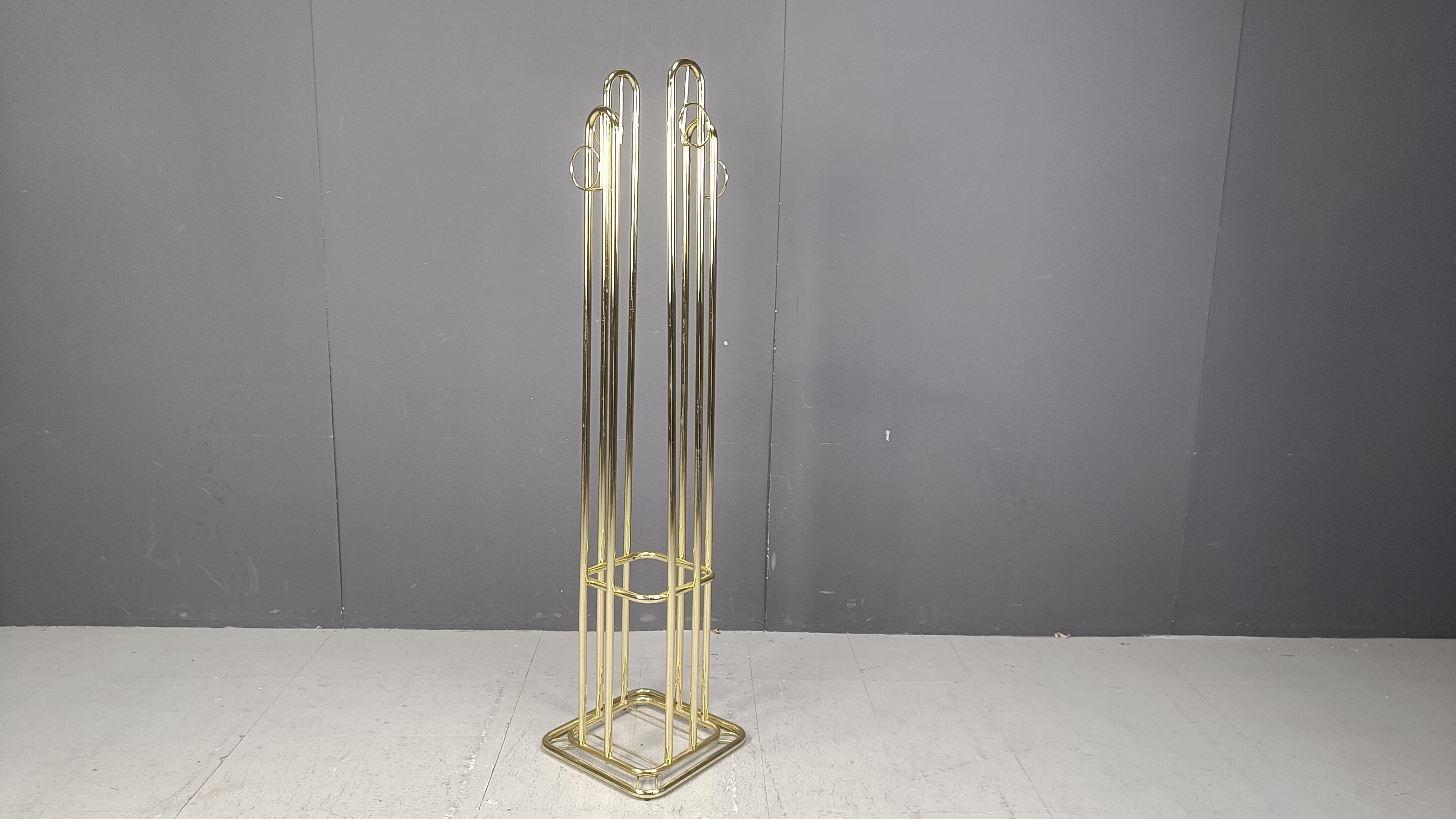 Modernistischer Garderobenständer aus Messing 1970er Jahre im Angebot 4