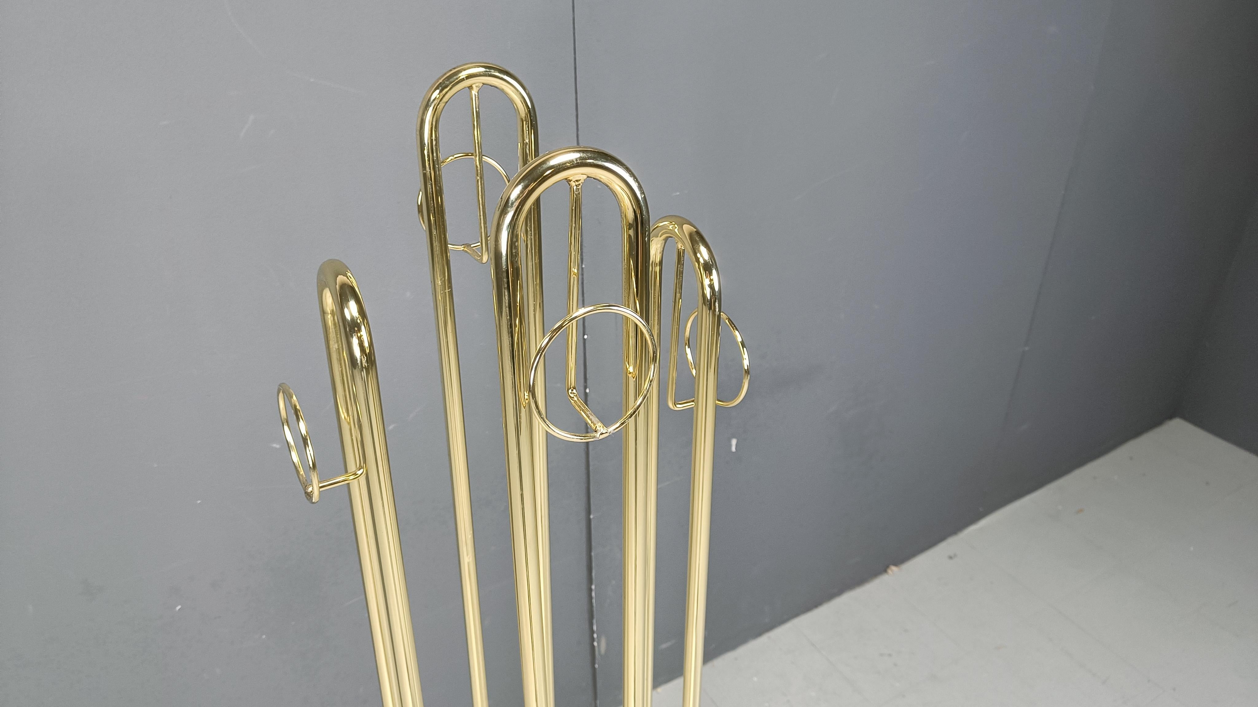 Modernistischer Garderobenständer aus Messing 1970er Jahre im Angebot 2