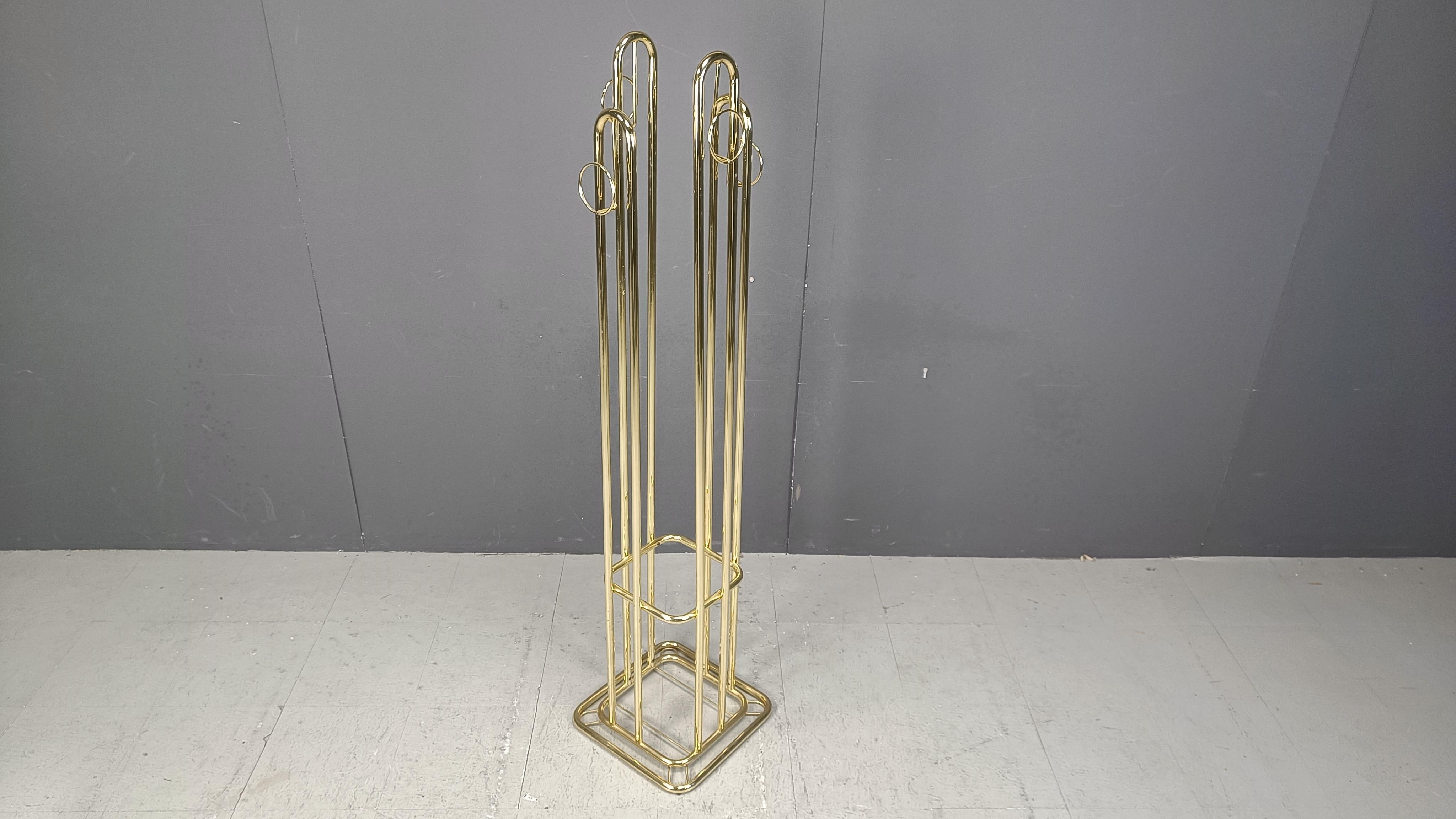 Modernistischer Garderobenständer aus Messing 1970er Jahre im Angebot 3