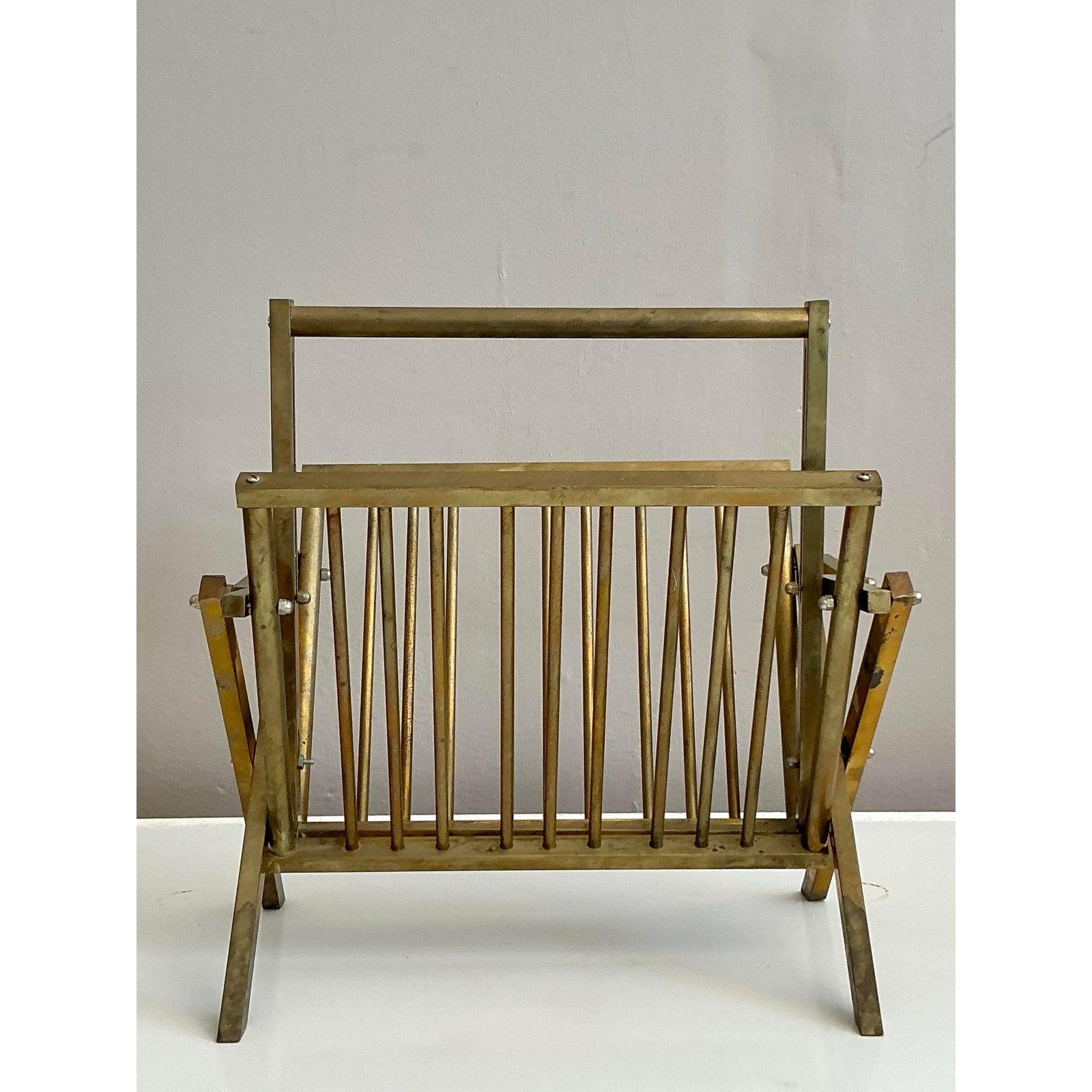 Vintage Modernist Messing Zeitungsständer (20. Jahrhundert) im Angebot